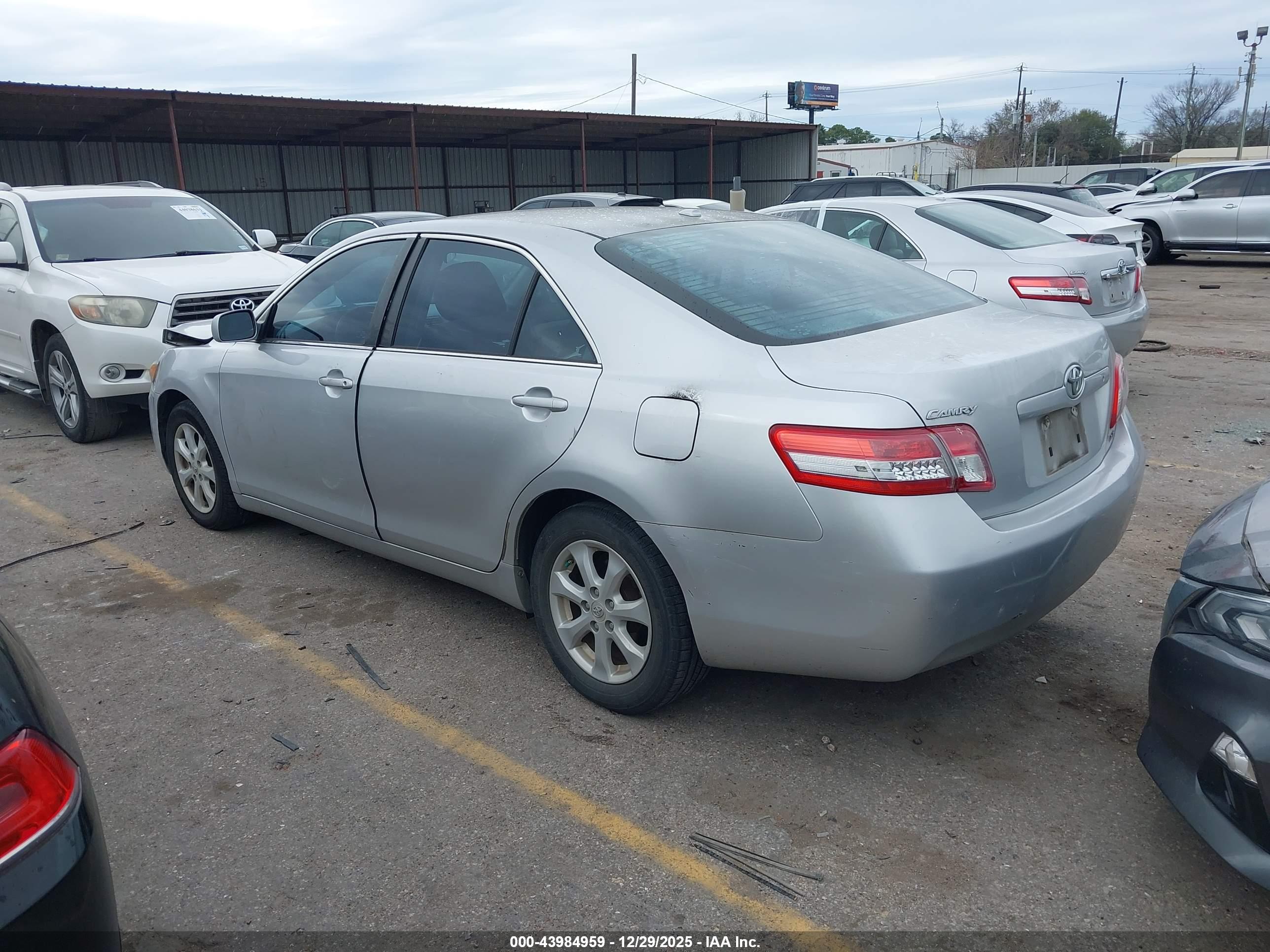 TOYOTA CAMRY image 3
