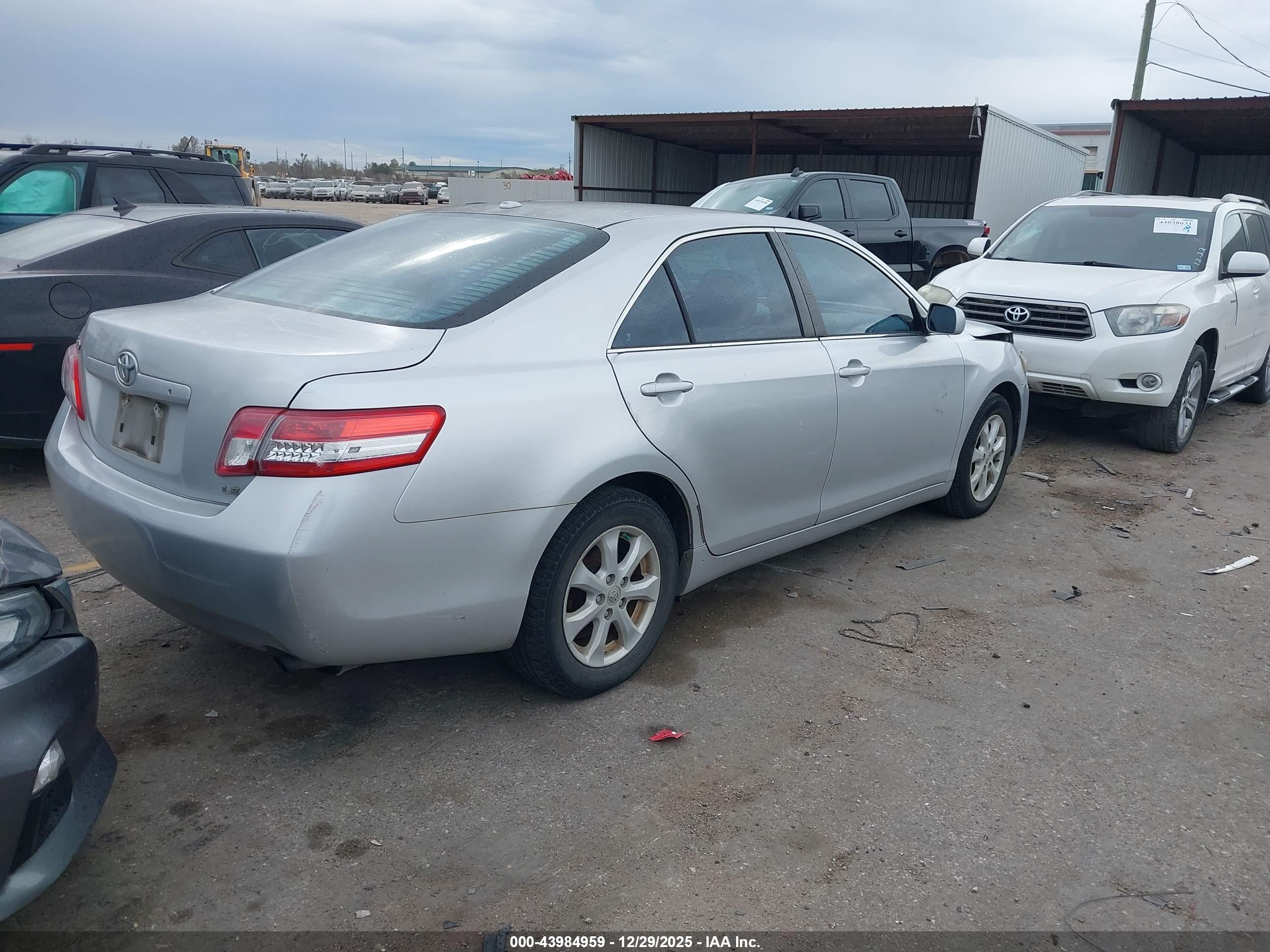 TOYOTA CAMRY image 4