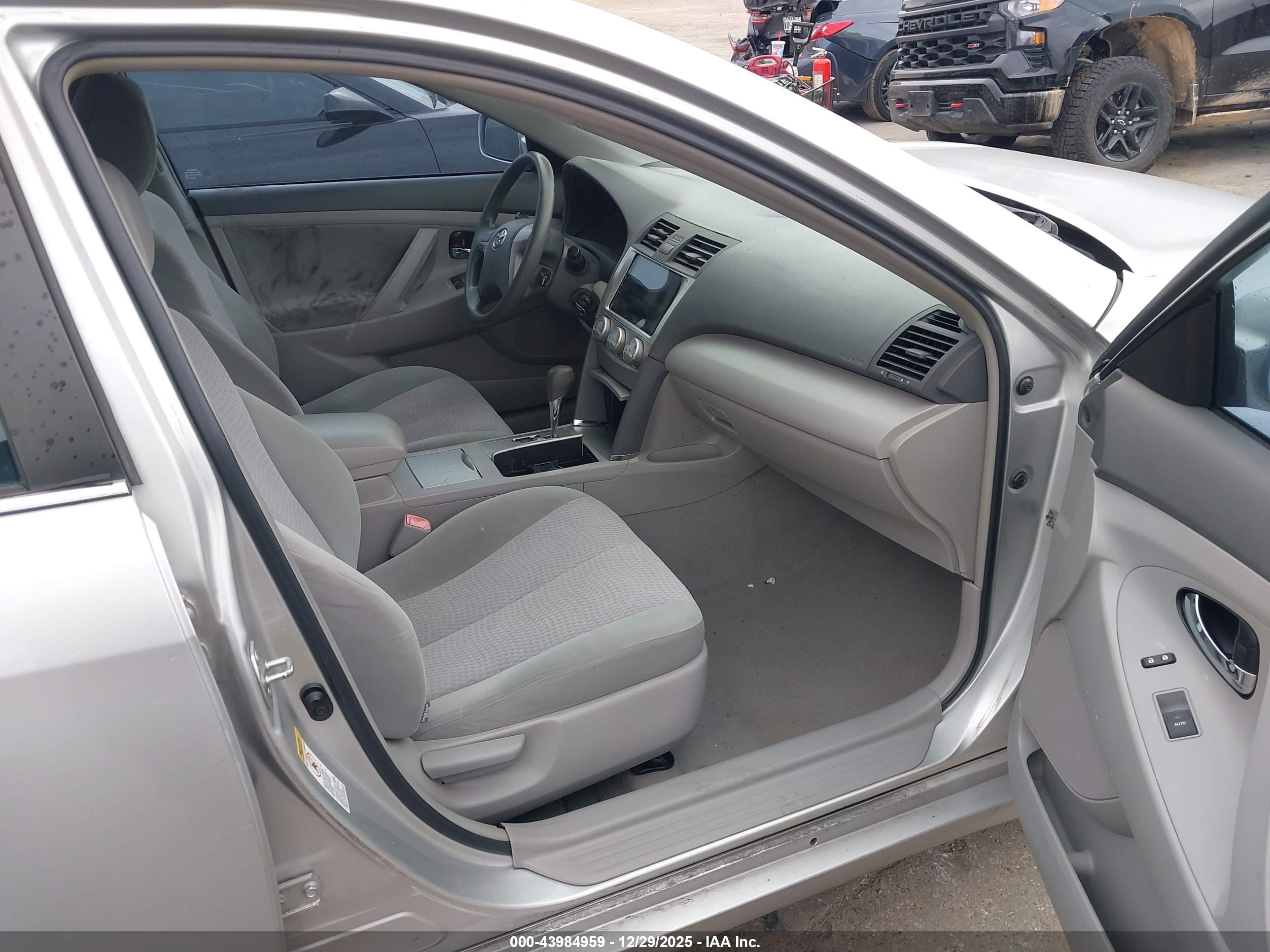 TOYOTA CAMRY image 5