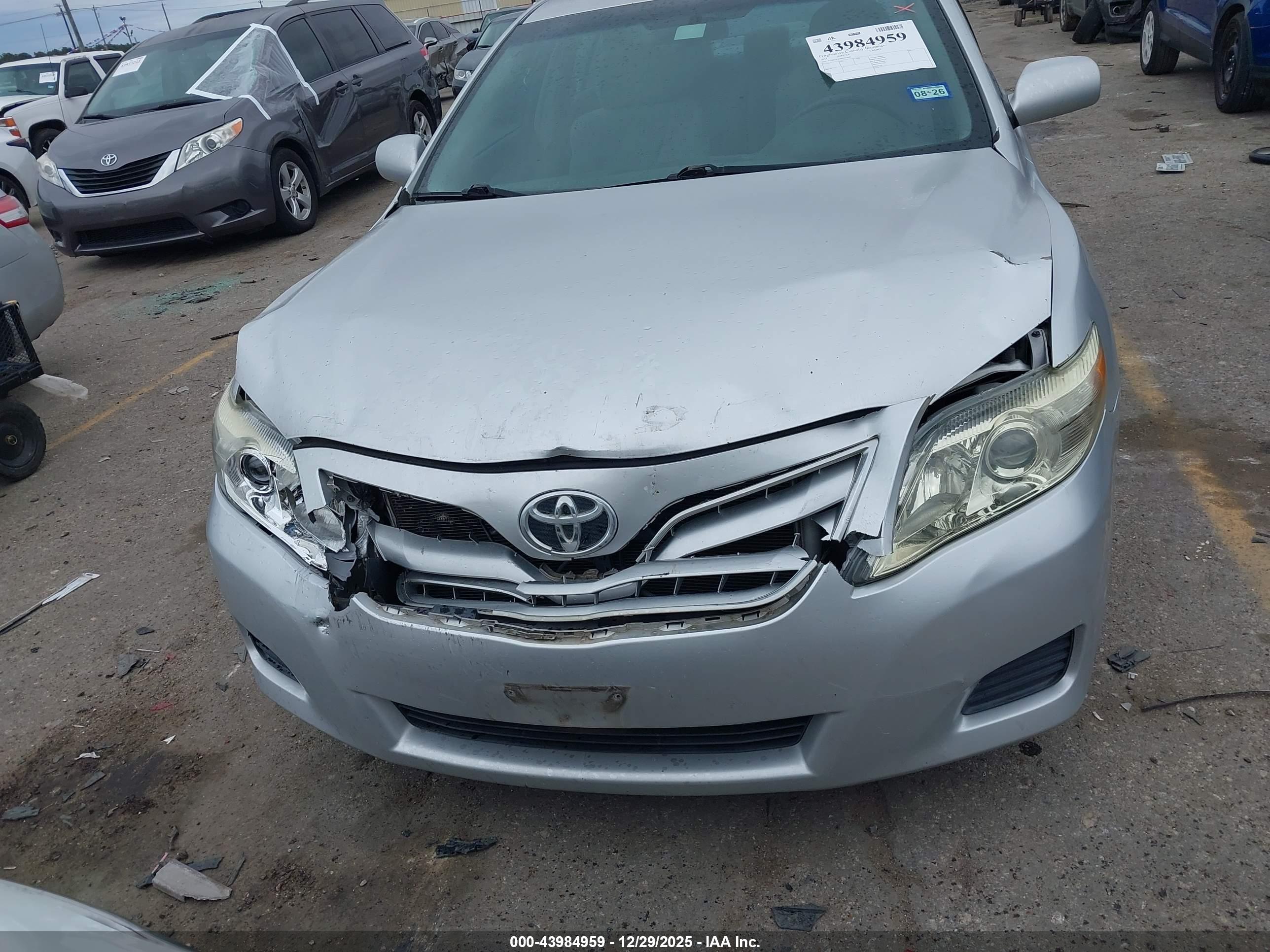 TOYOTA CAMRY image 6