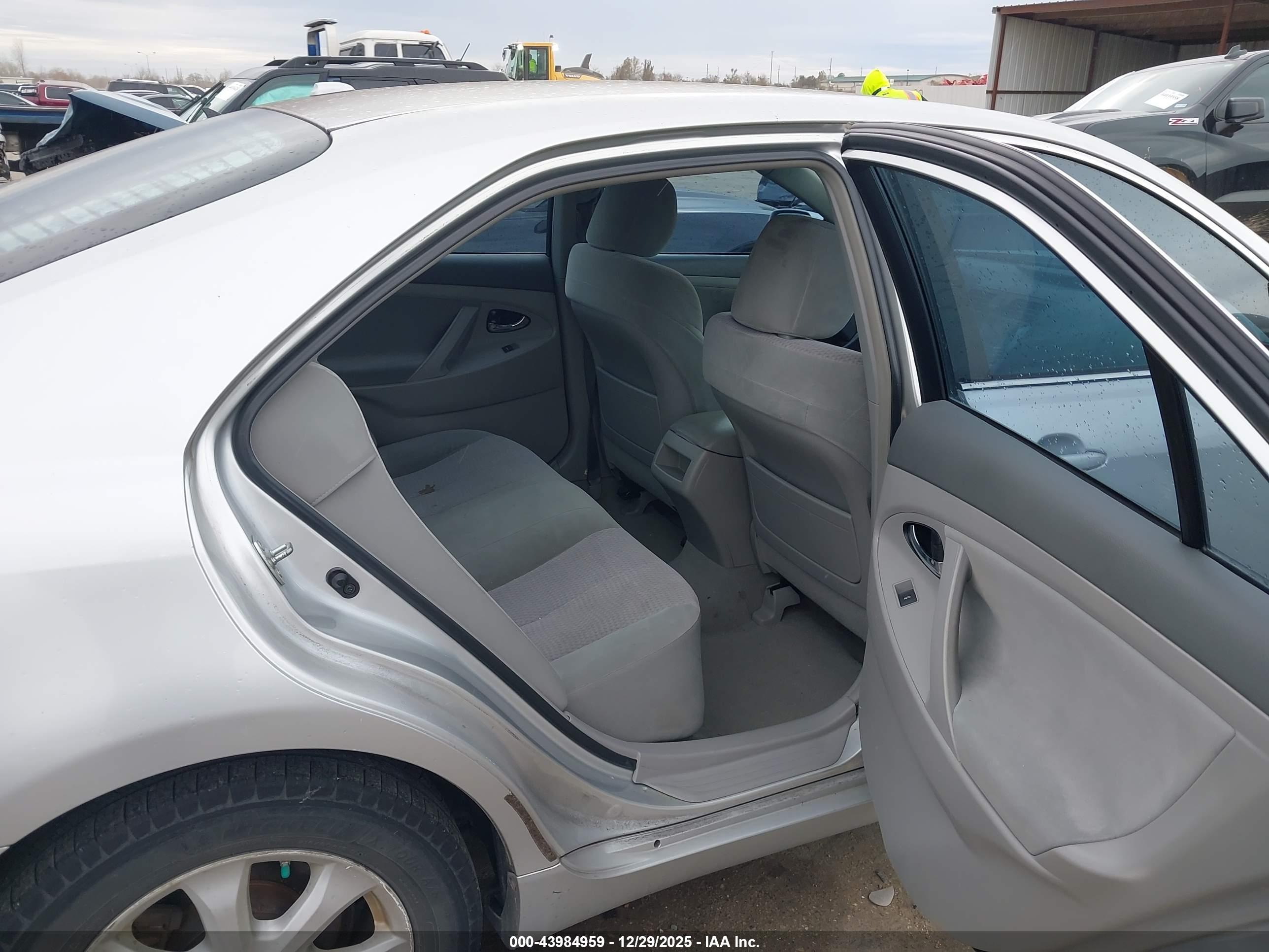 TOYOTA CAMRY image 8