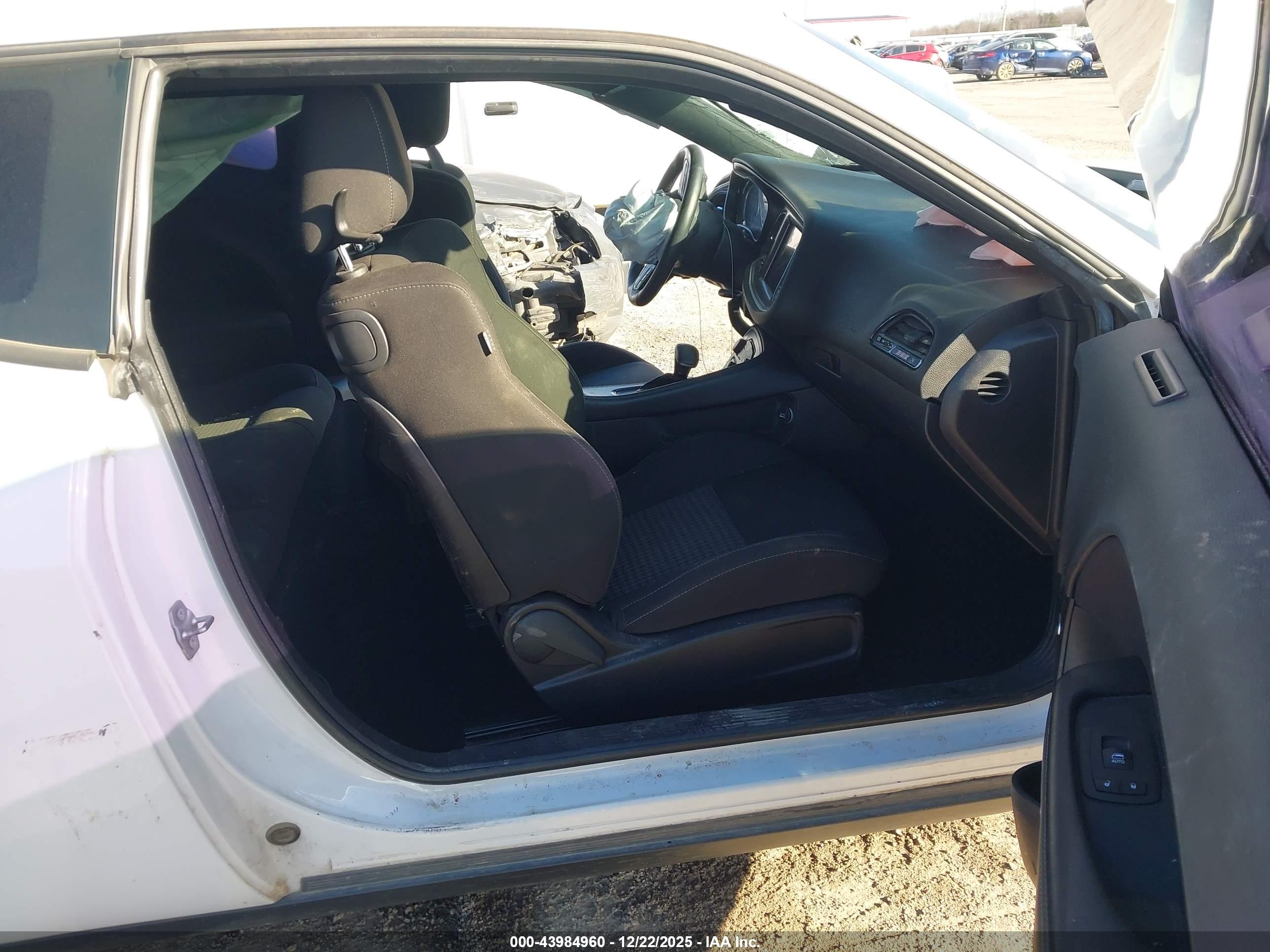 DODGE CHALLENGER image 5