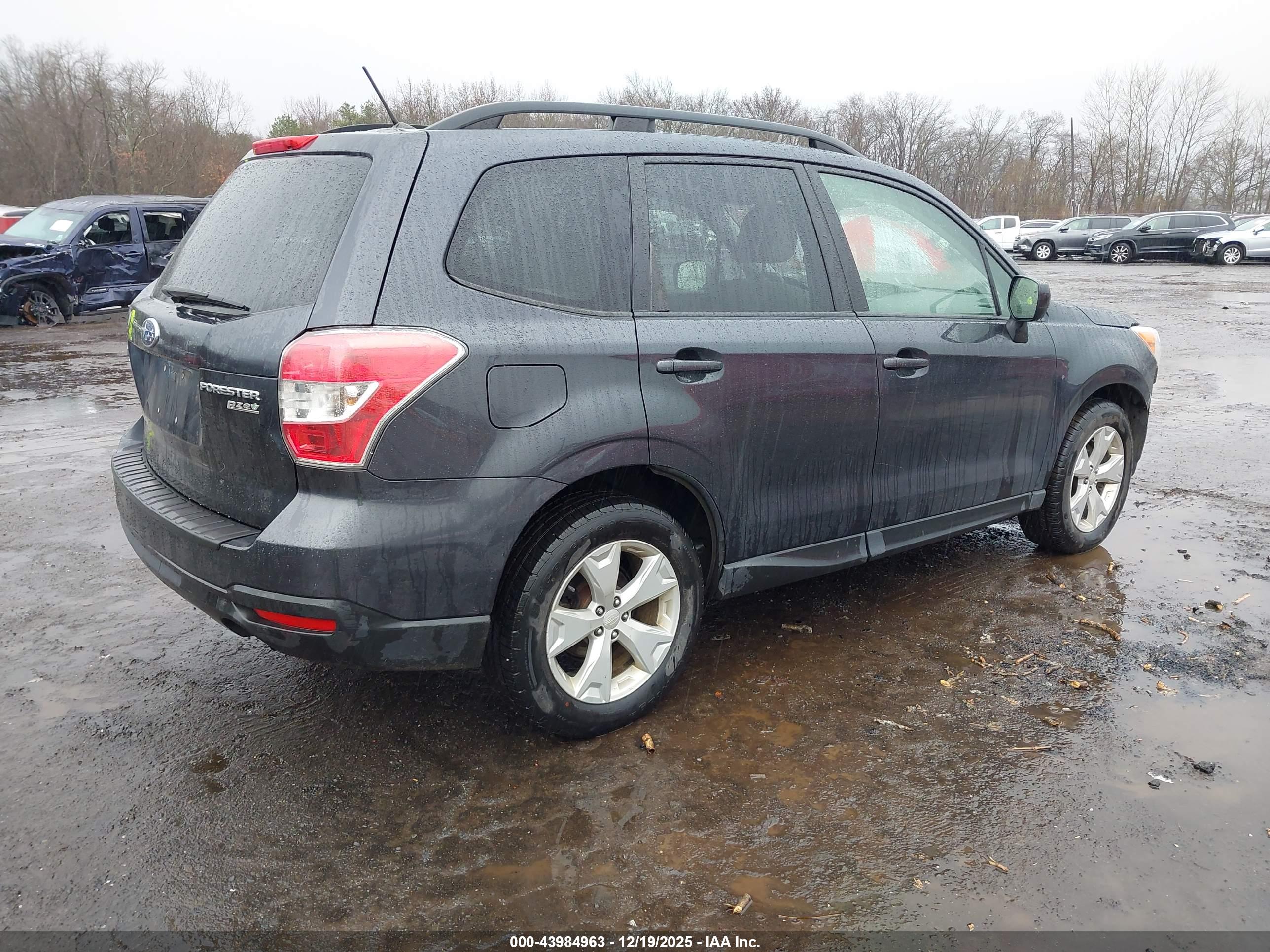 SUBARU FORESTER image 4