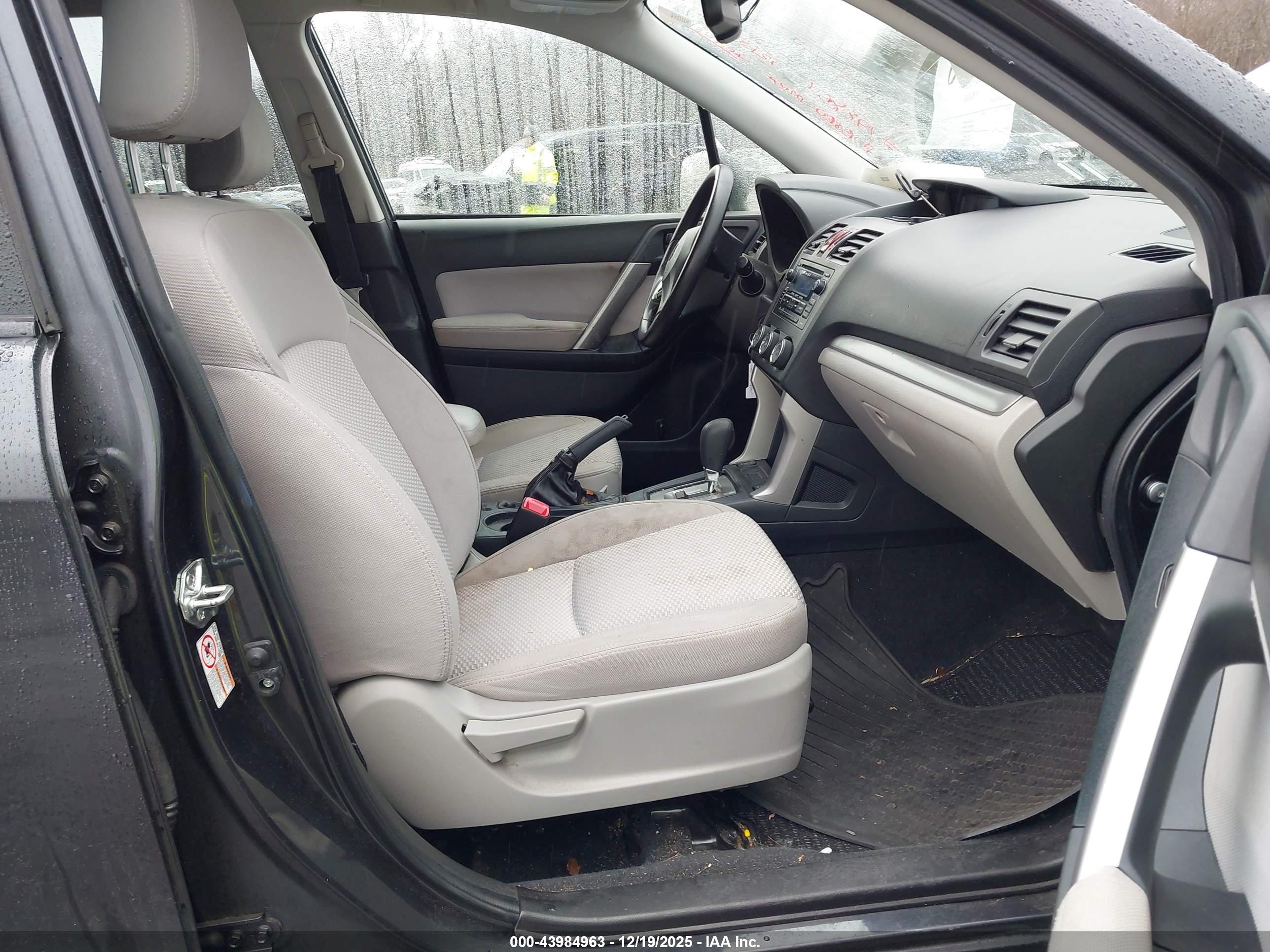 SUBARU FORESTER image 5