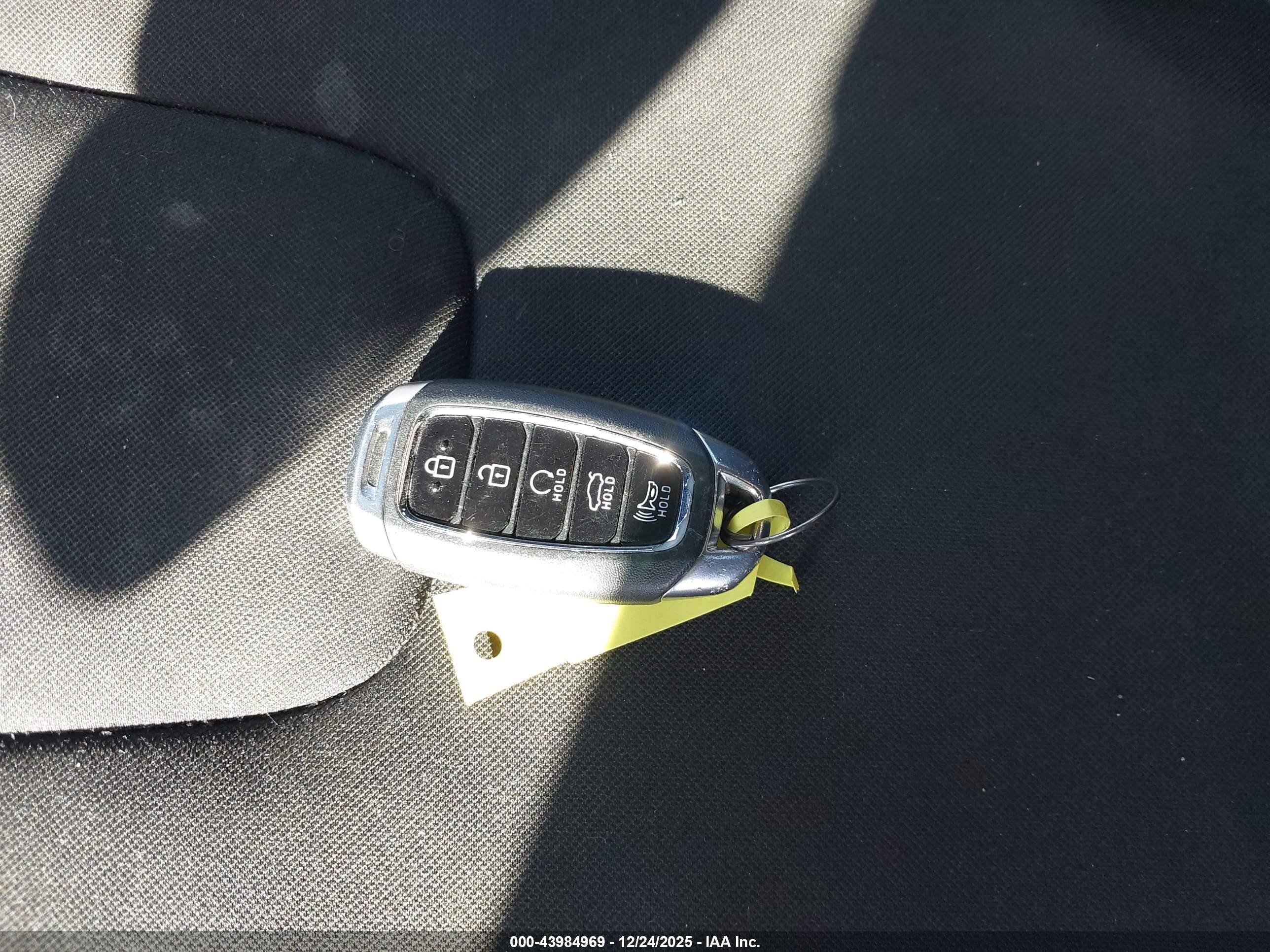 HYUNDAI ELANTRA image 11