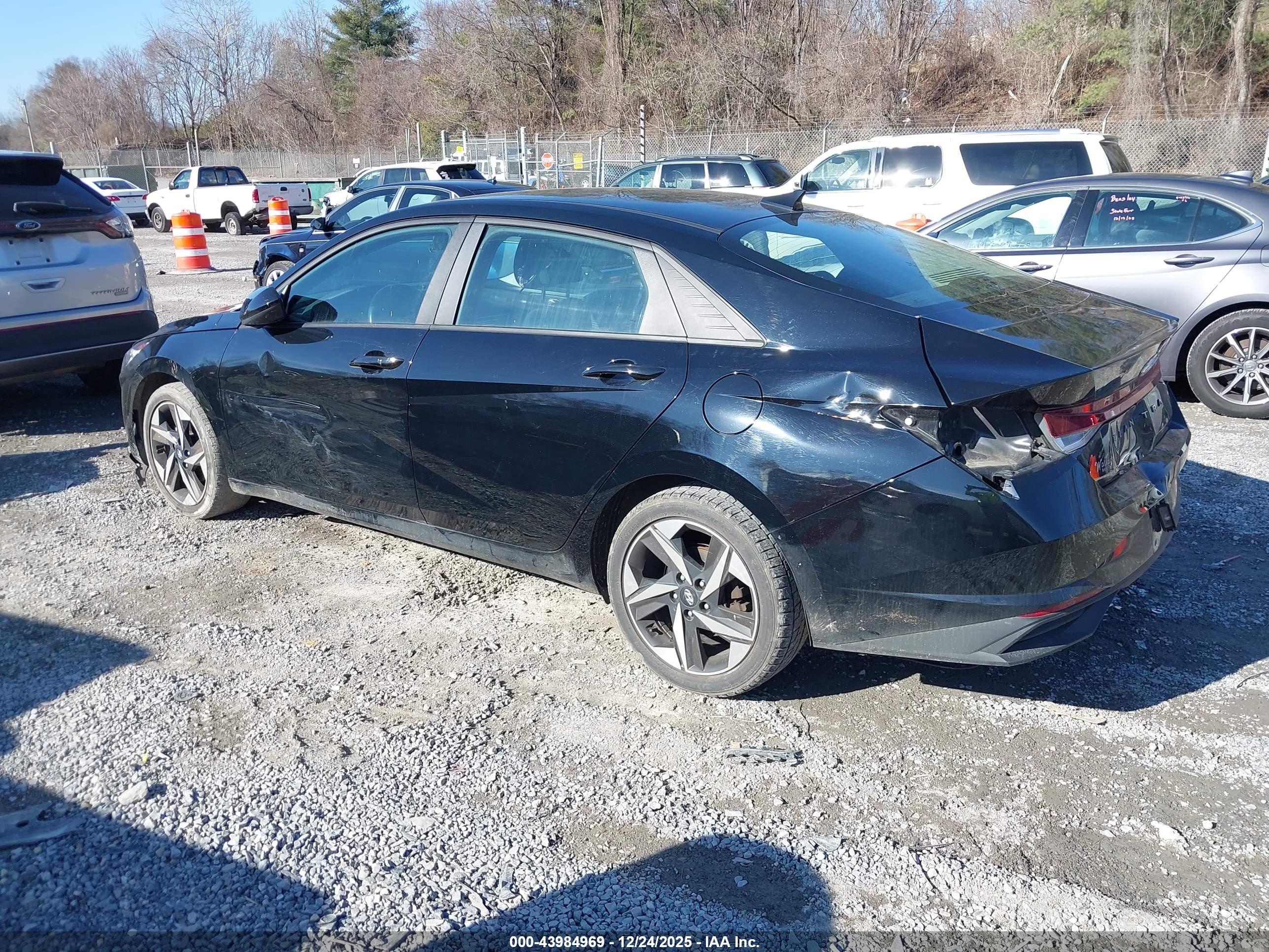 HYUNDAI ELANTRA image 3