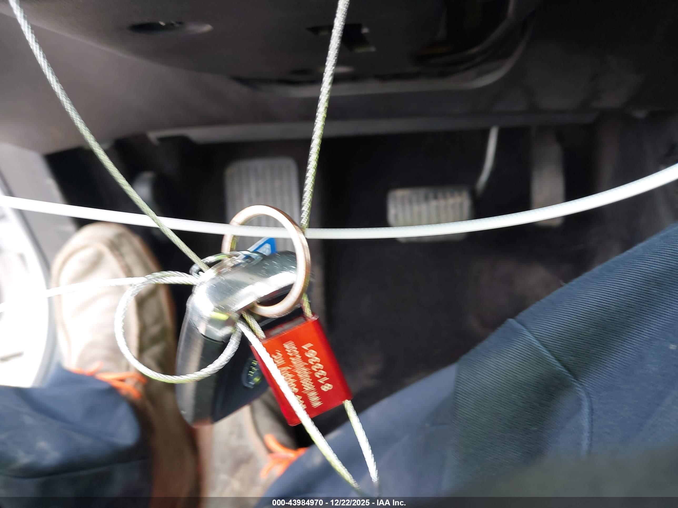 FORD FUSION image 11
