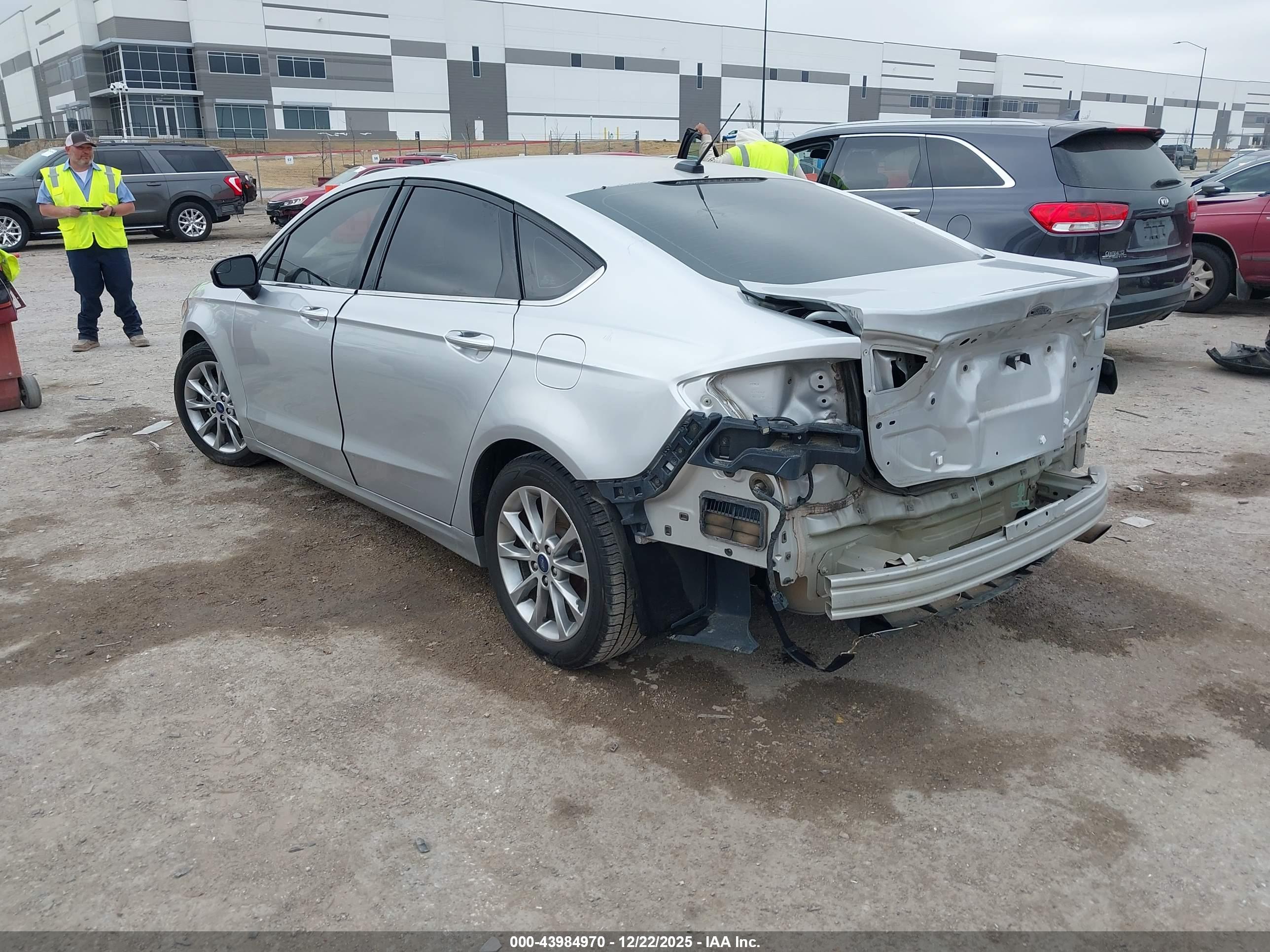 FORD FUSION image 3