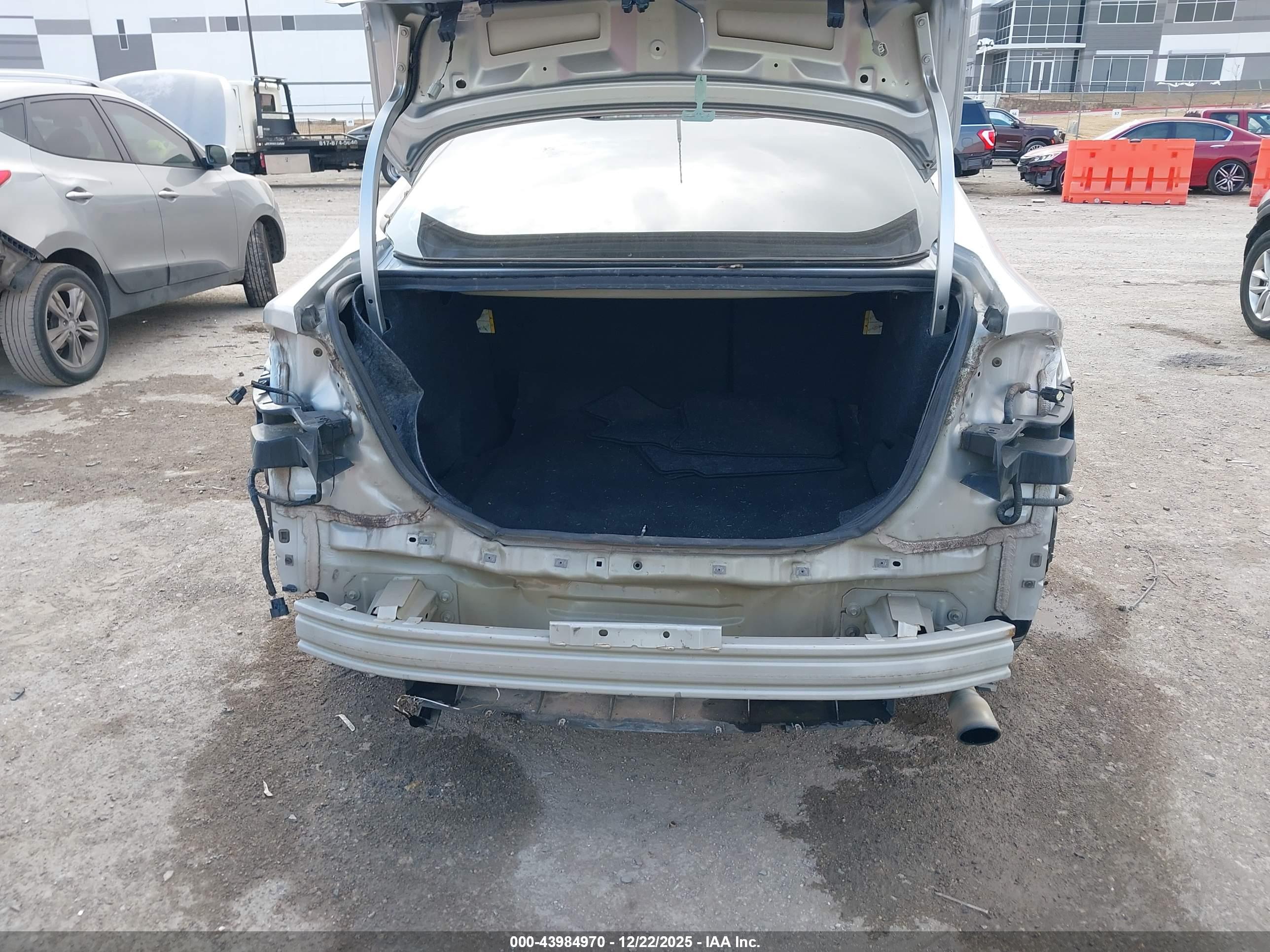 FORD FUSION image 6