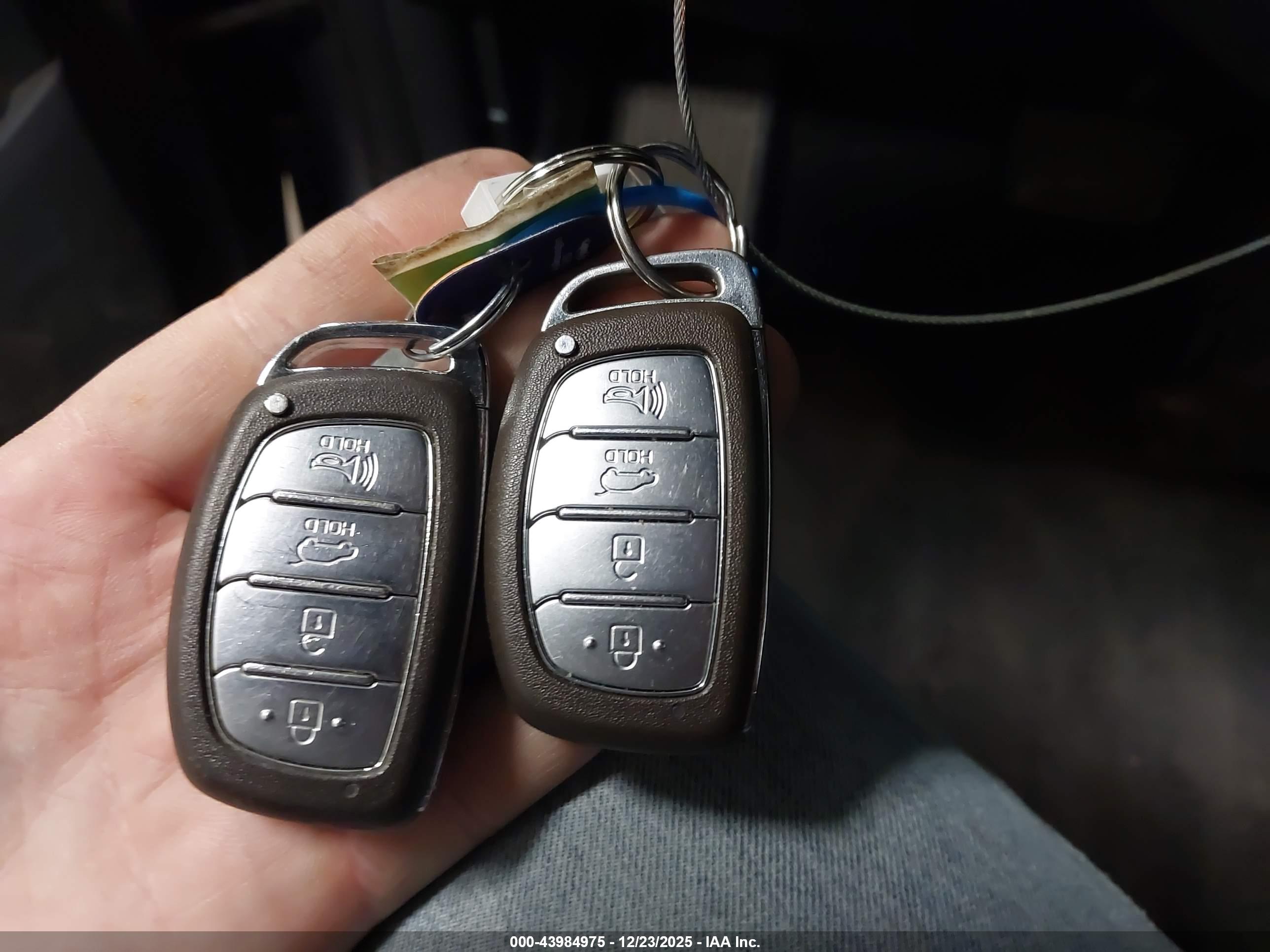 HYUNDAI TUCSON image 11