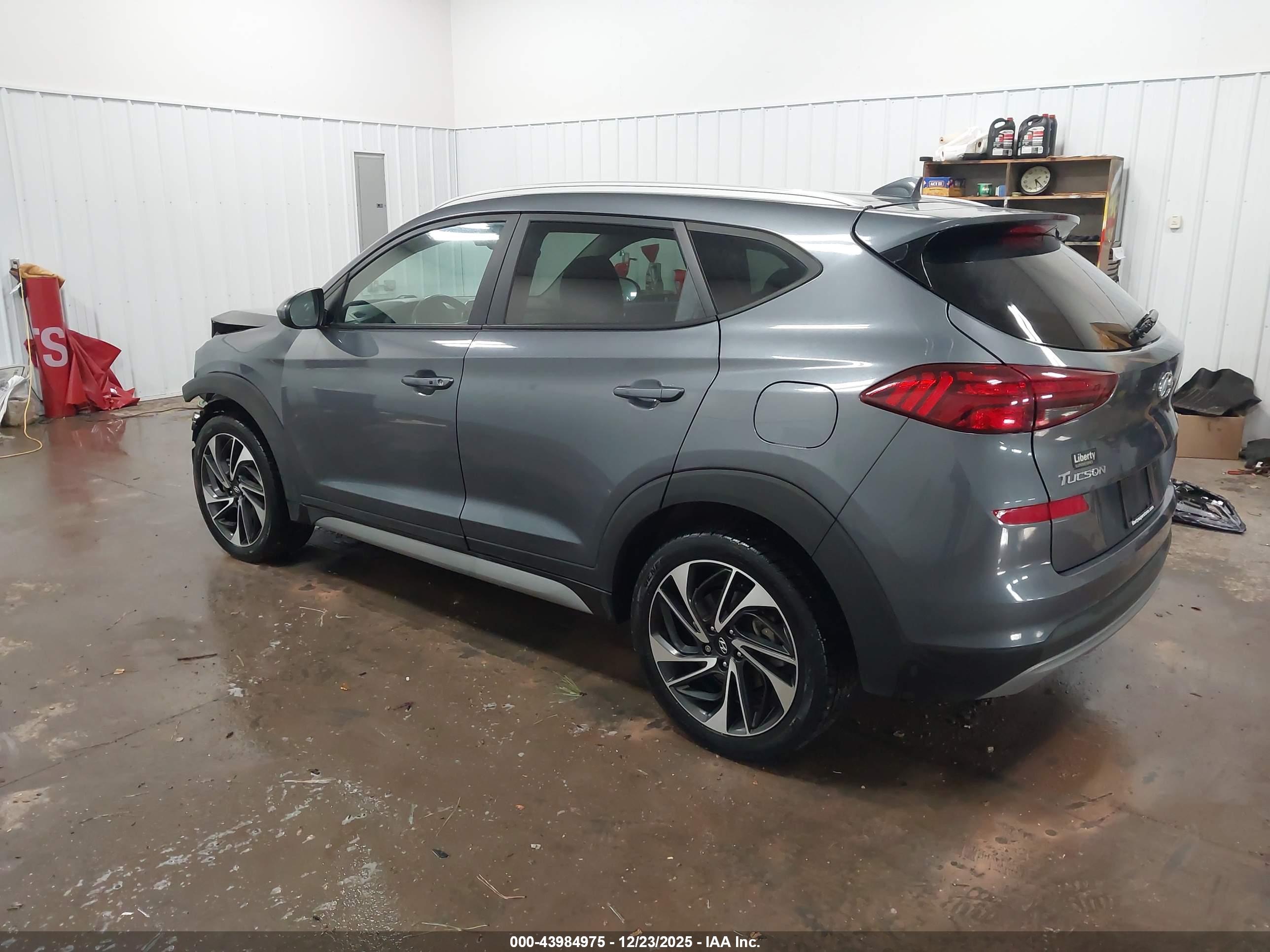 HYUNDAI TUCSON image 3