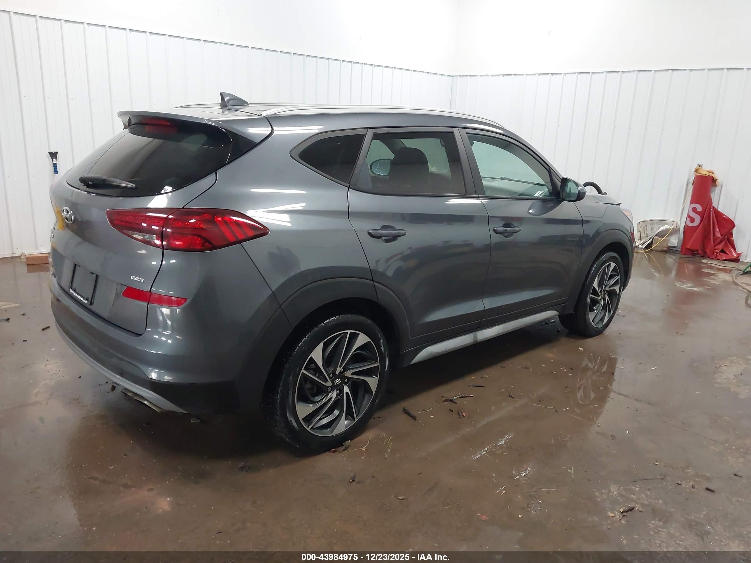 HYUNDAI TUCSON image 4