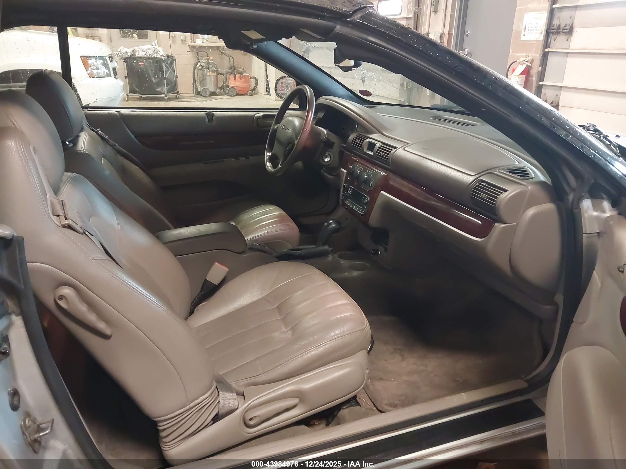 CHRYSLER SEBRING image 5