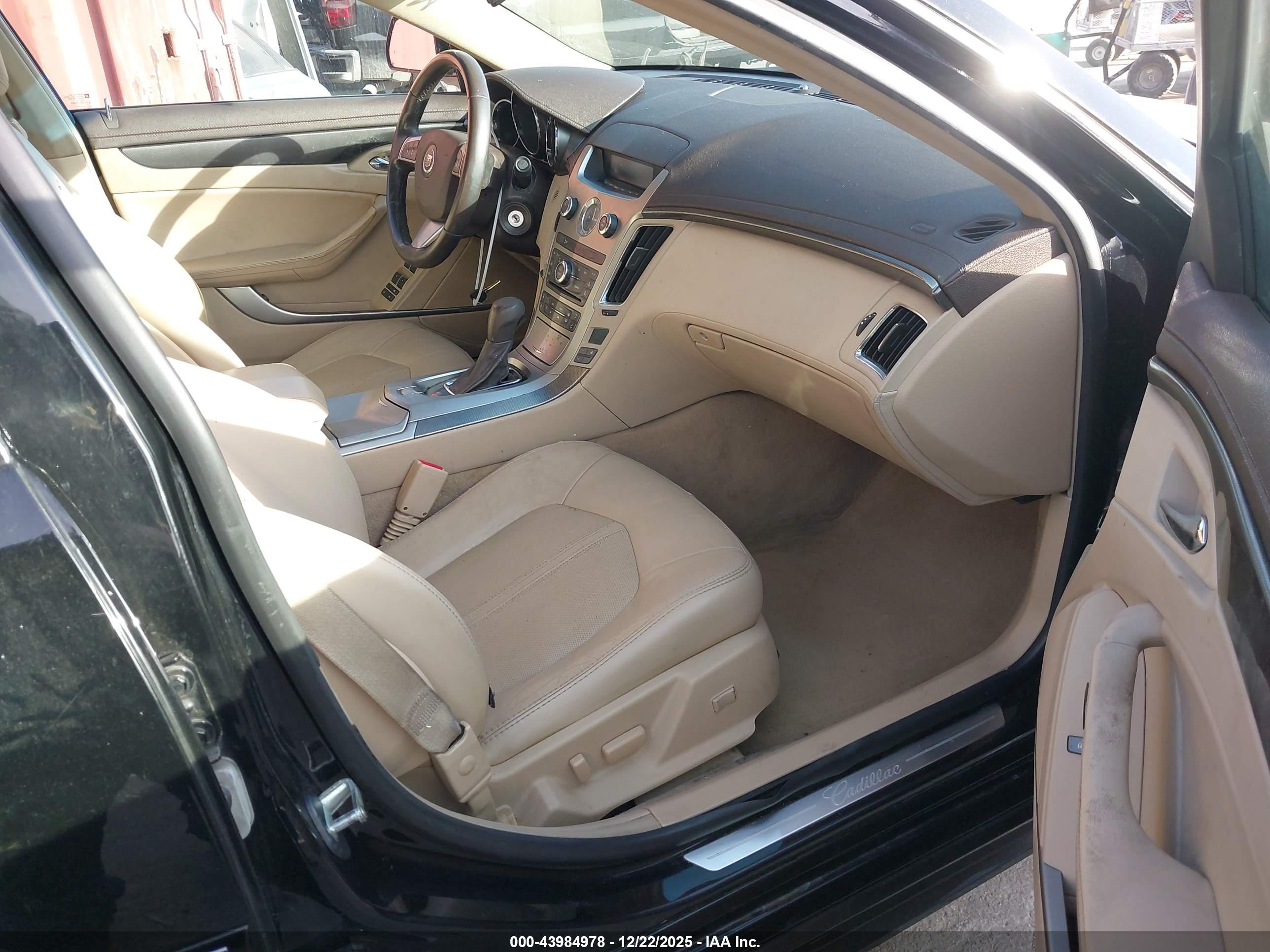 CADILLAC CTS image 5