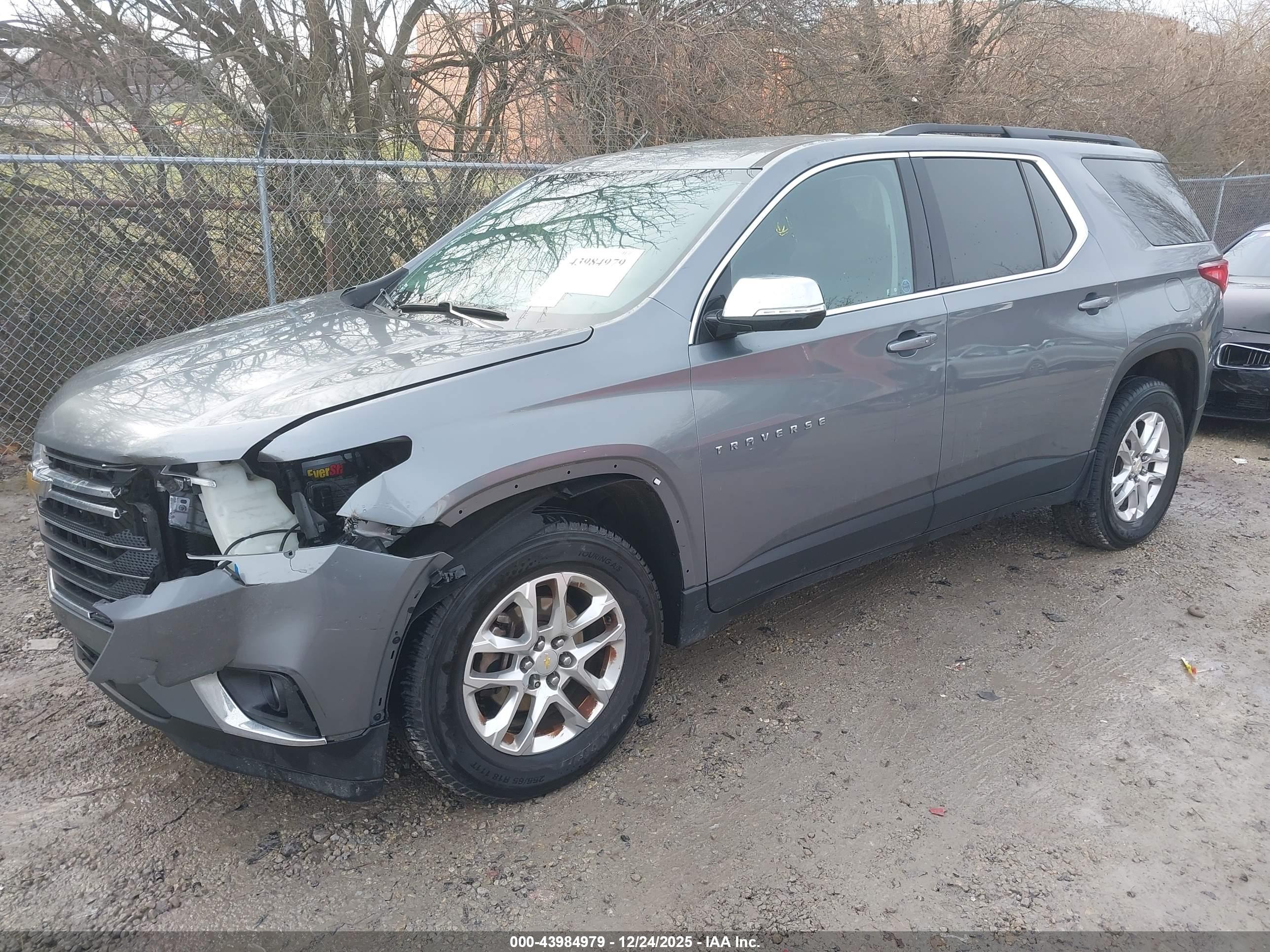 CHEVROLET TRAVERSE image 2