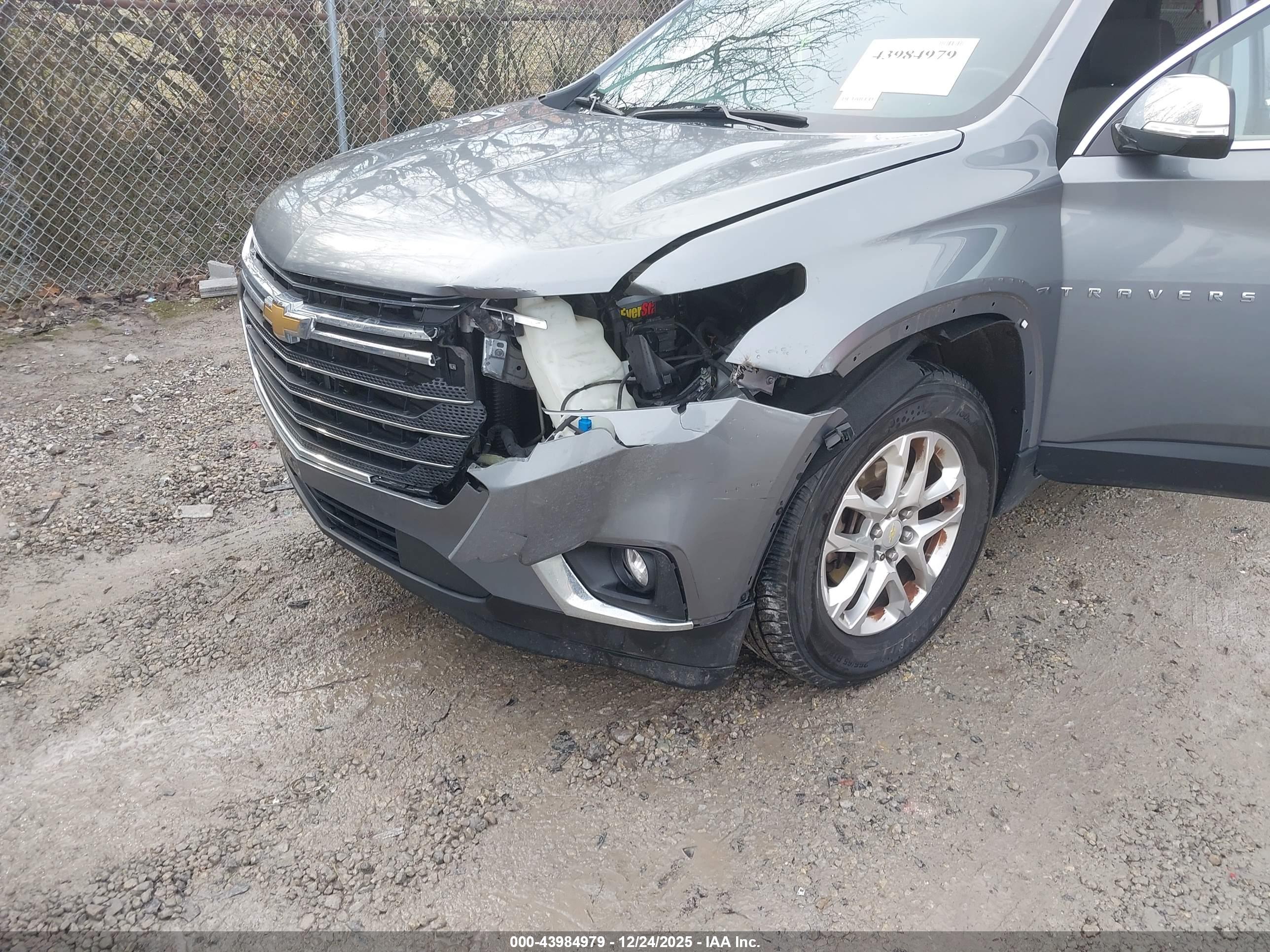 CHEVROLET TRAVERSE image 6