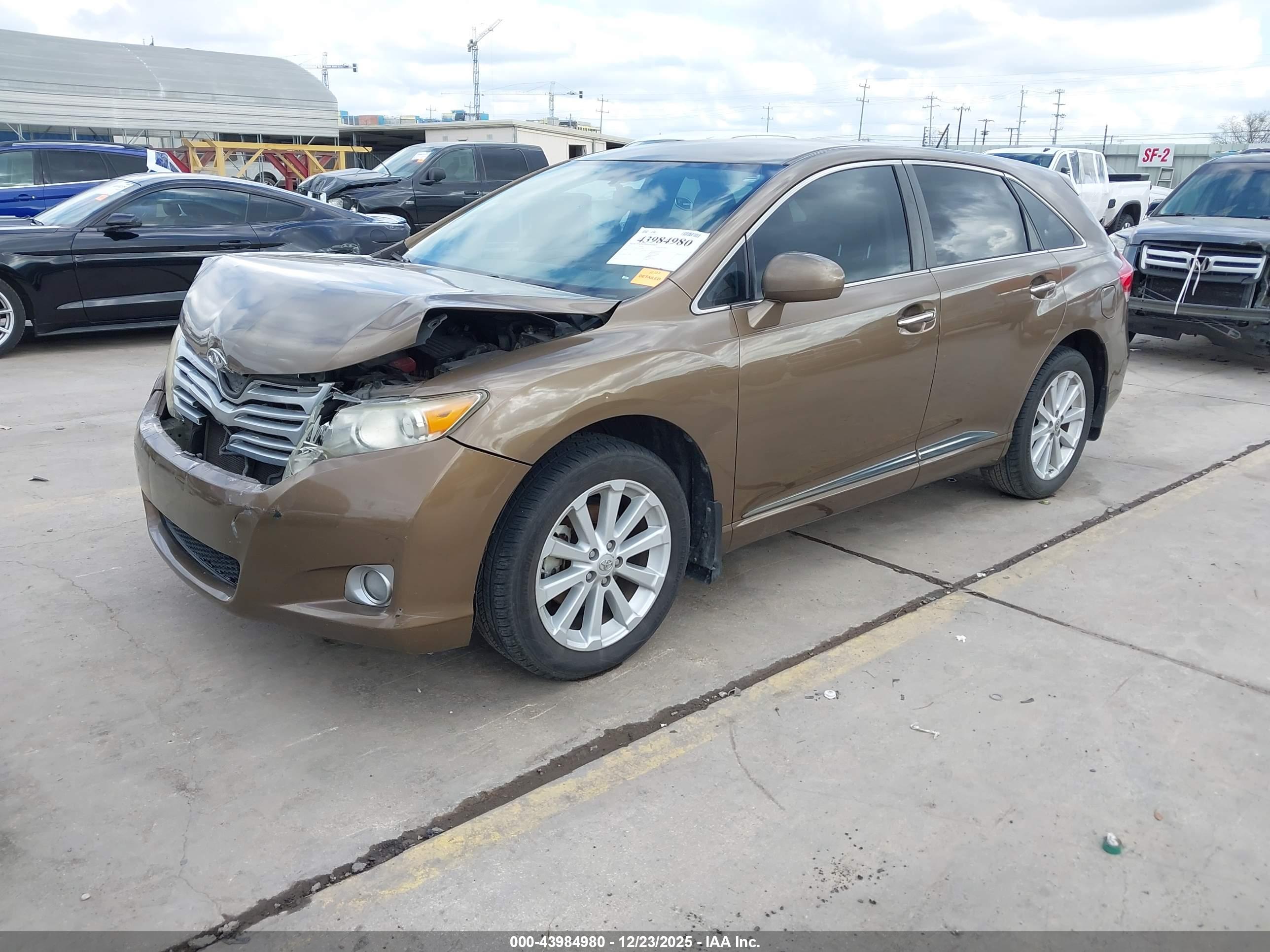 TOYOTA VENZA image 2