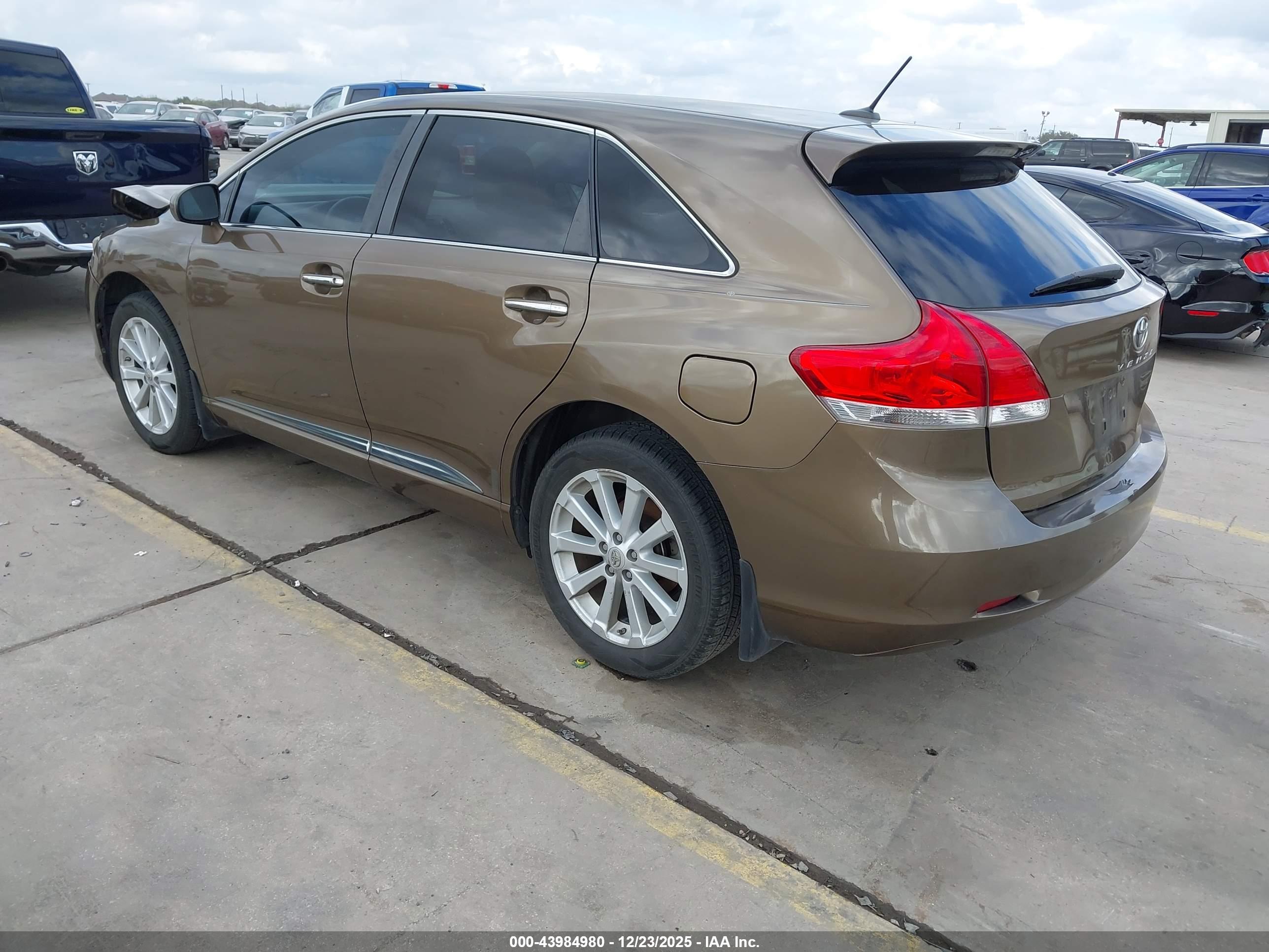 TOYOTA VENZA image 3