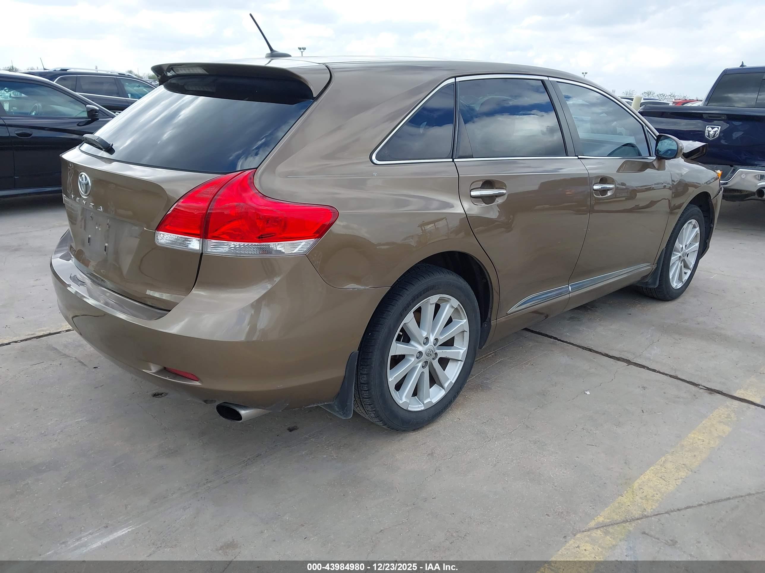 TOYOTA VENZA image 4