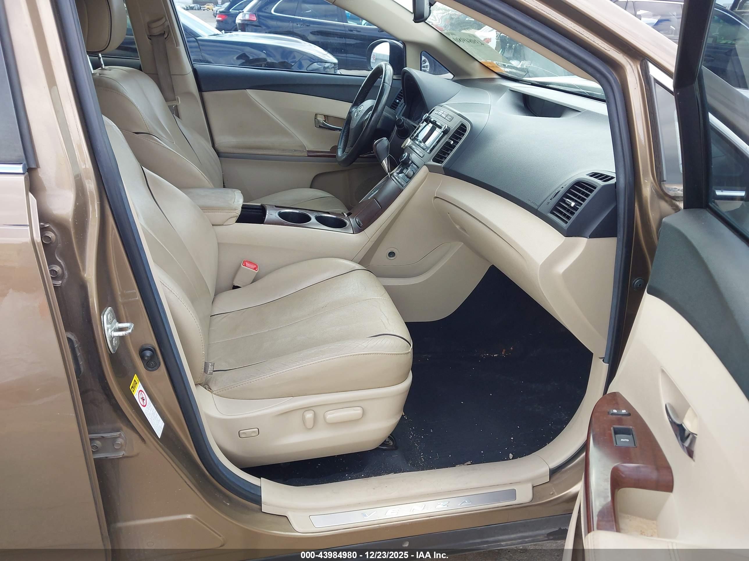TOYOTA VENZA image 5