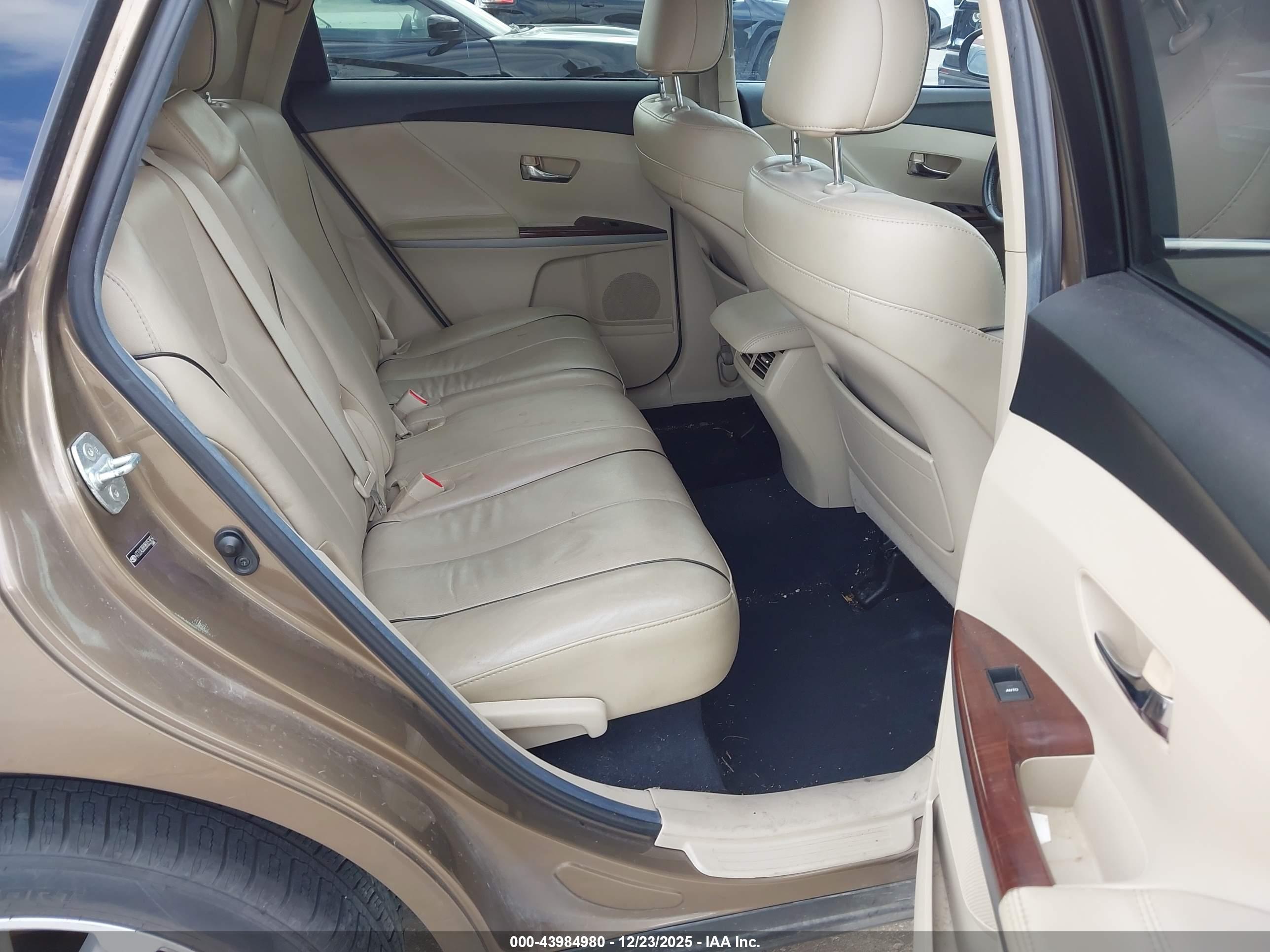 TOYOTA VENZA image 8
