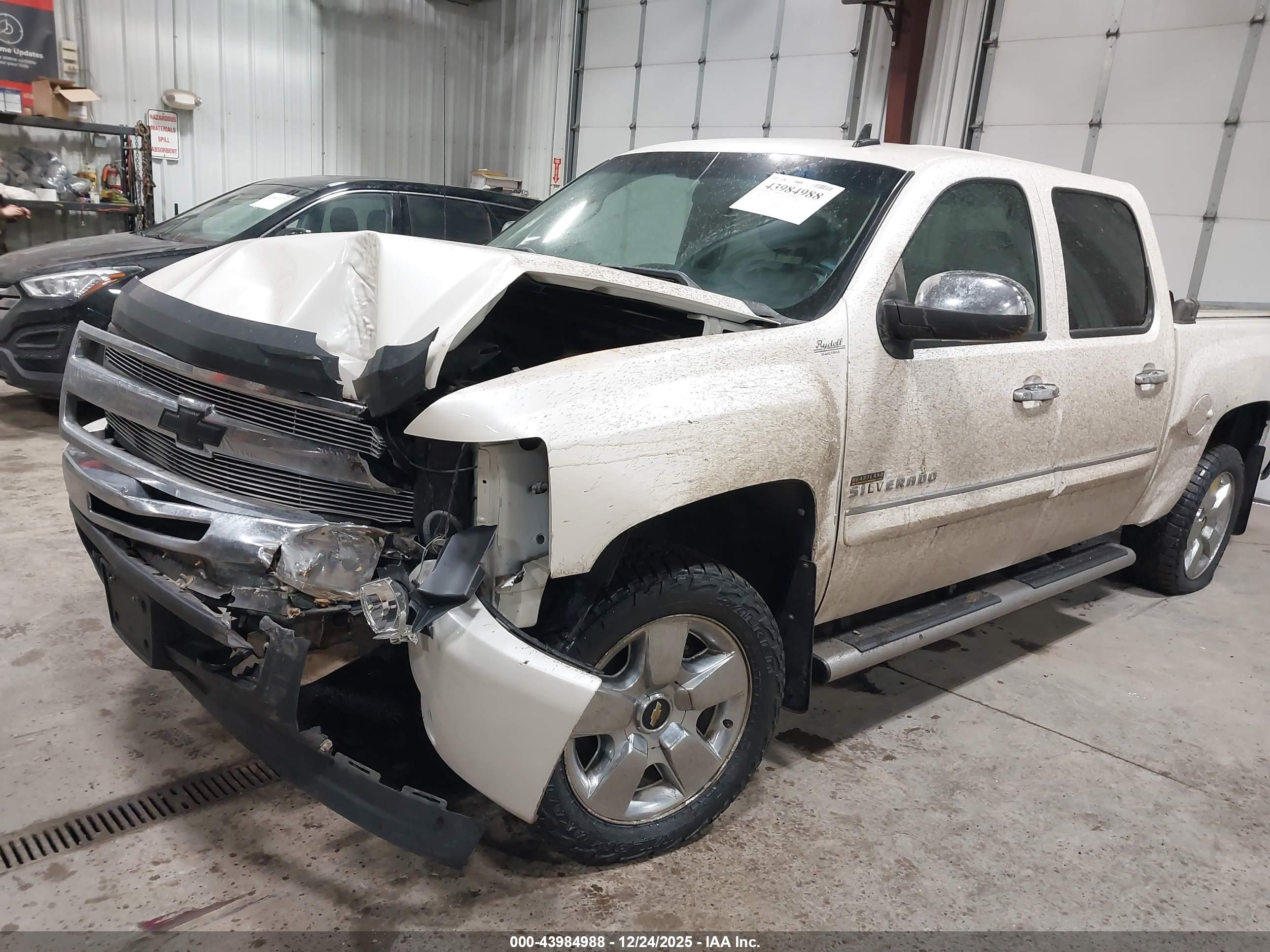 CHEVROLET SILVERADO image 2