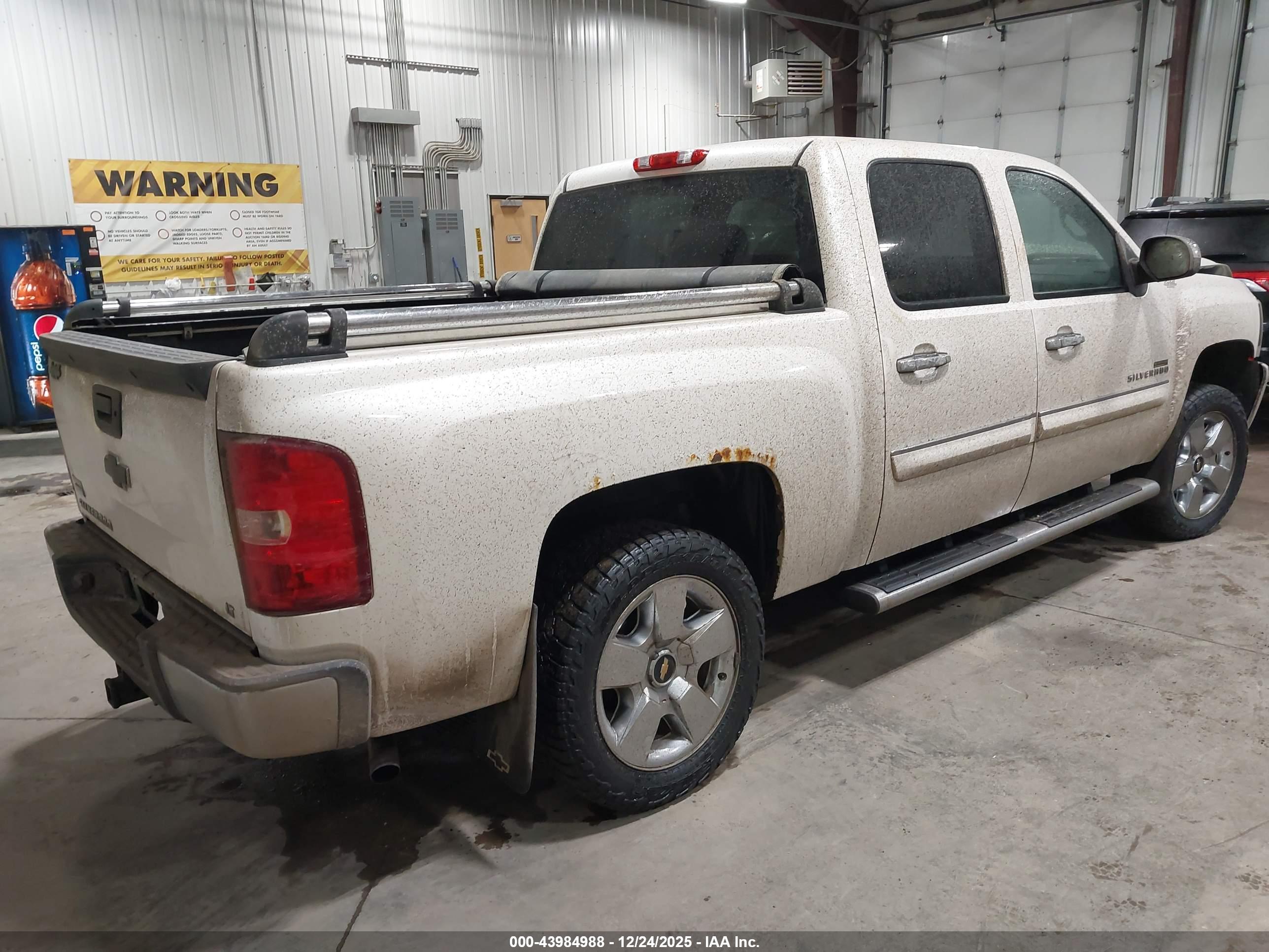 CHEVROLET SILVERADO image 4