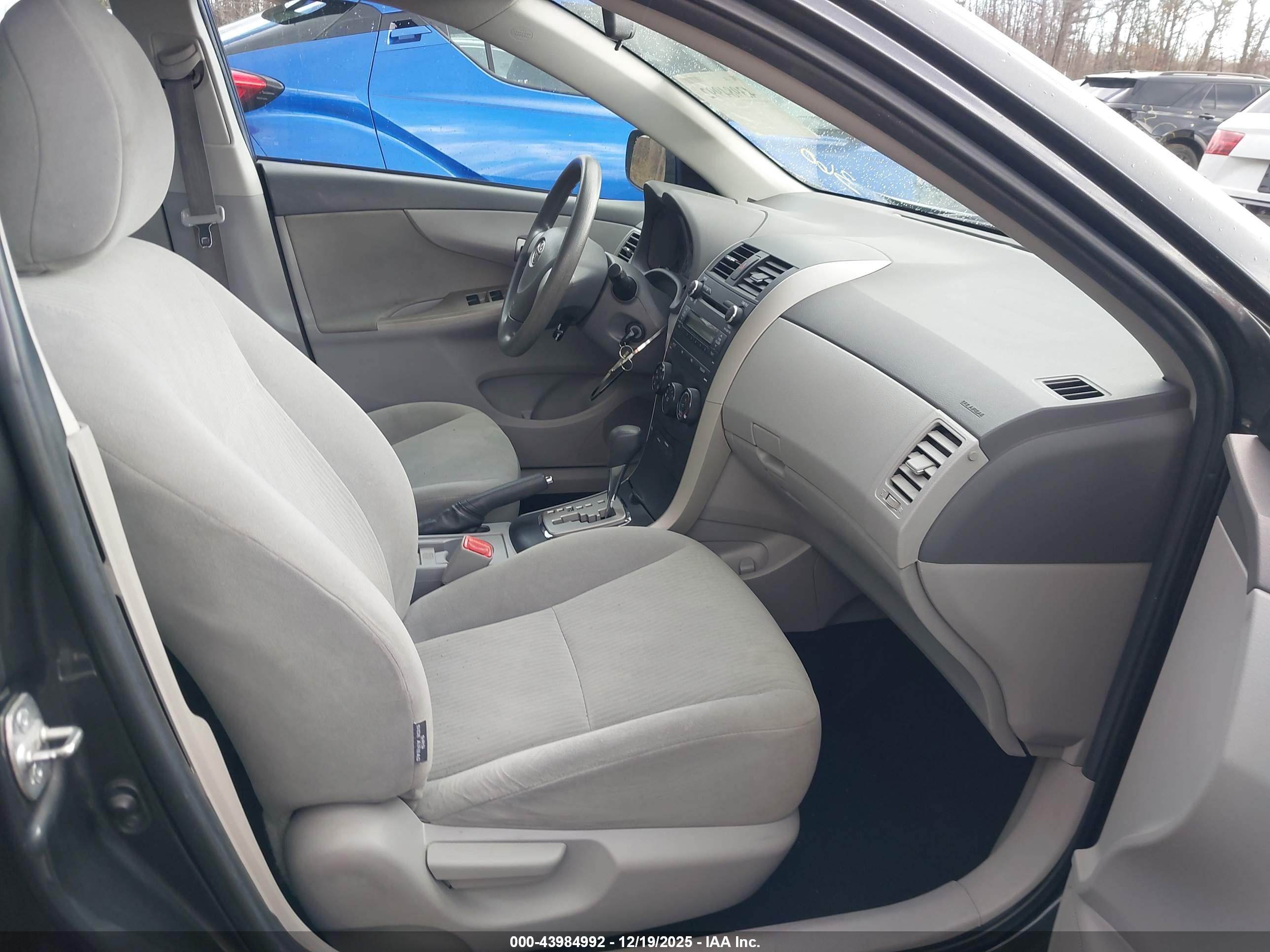 TOYOTA COROLLA image 5