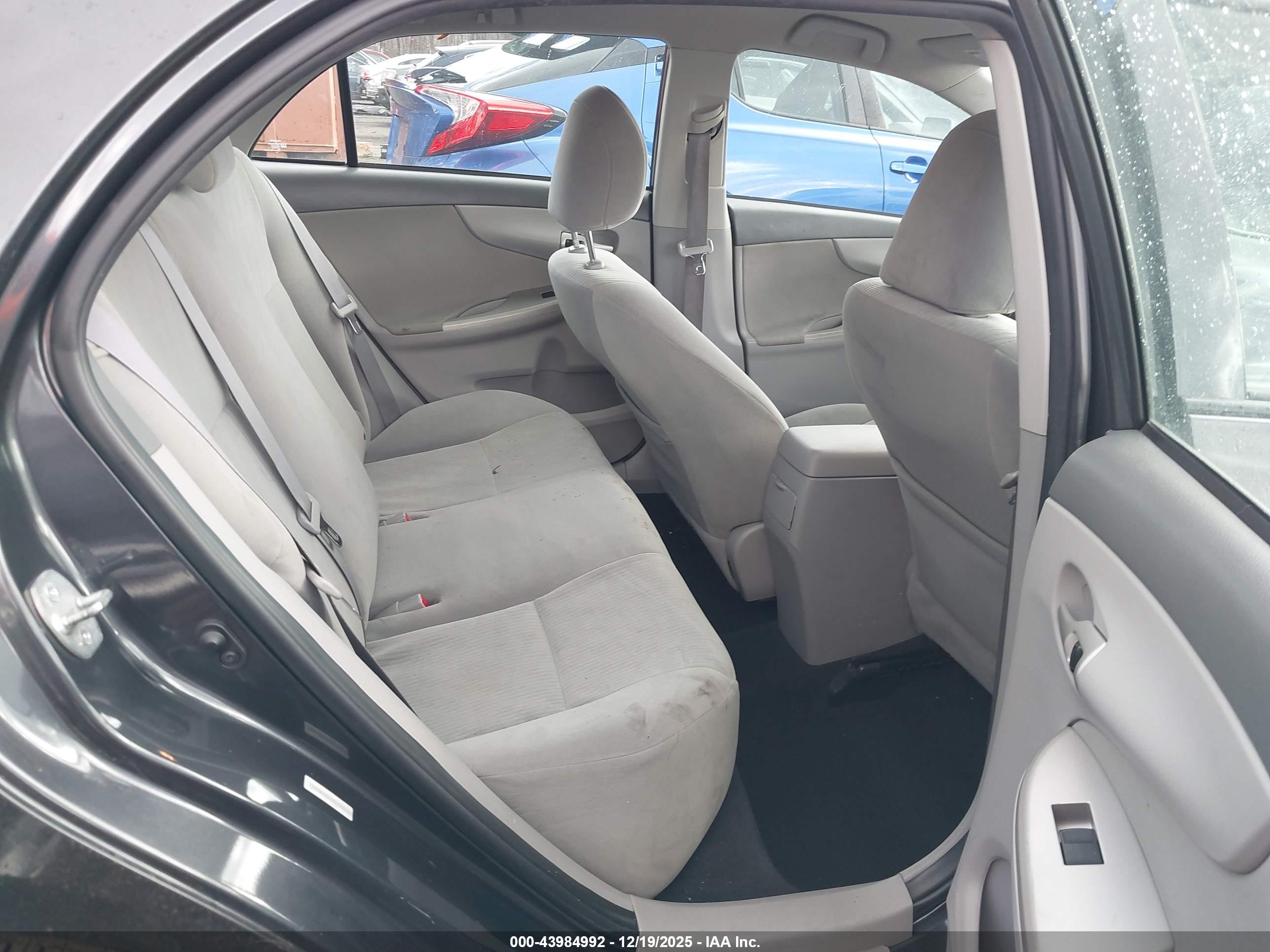 TOYOTA COROLLA image 8