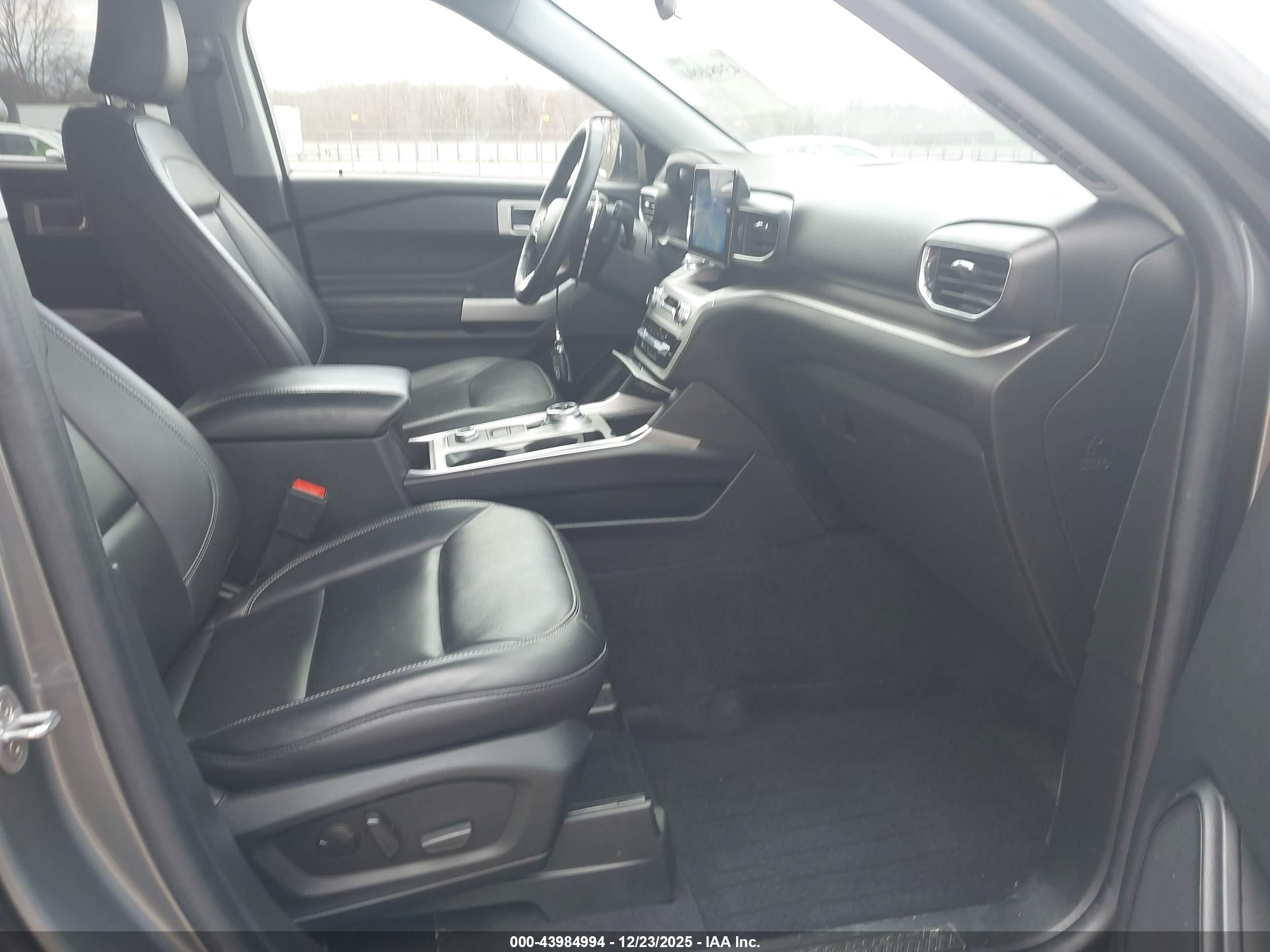 FORD EXPLORER image 5
