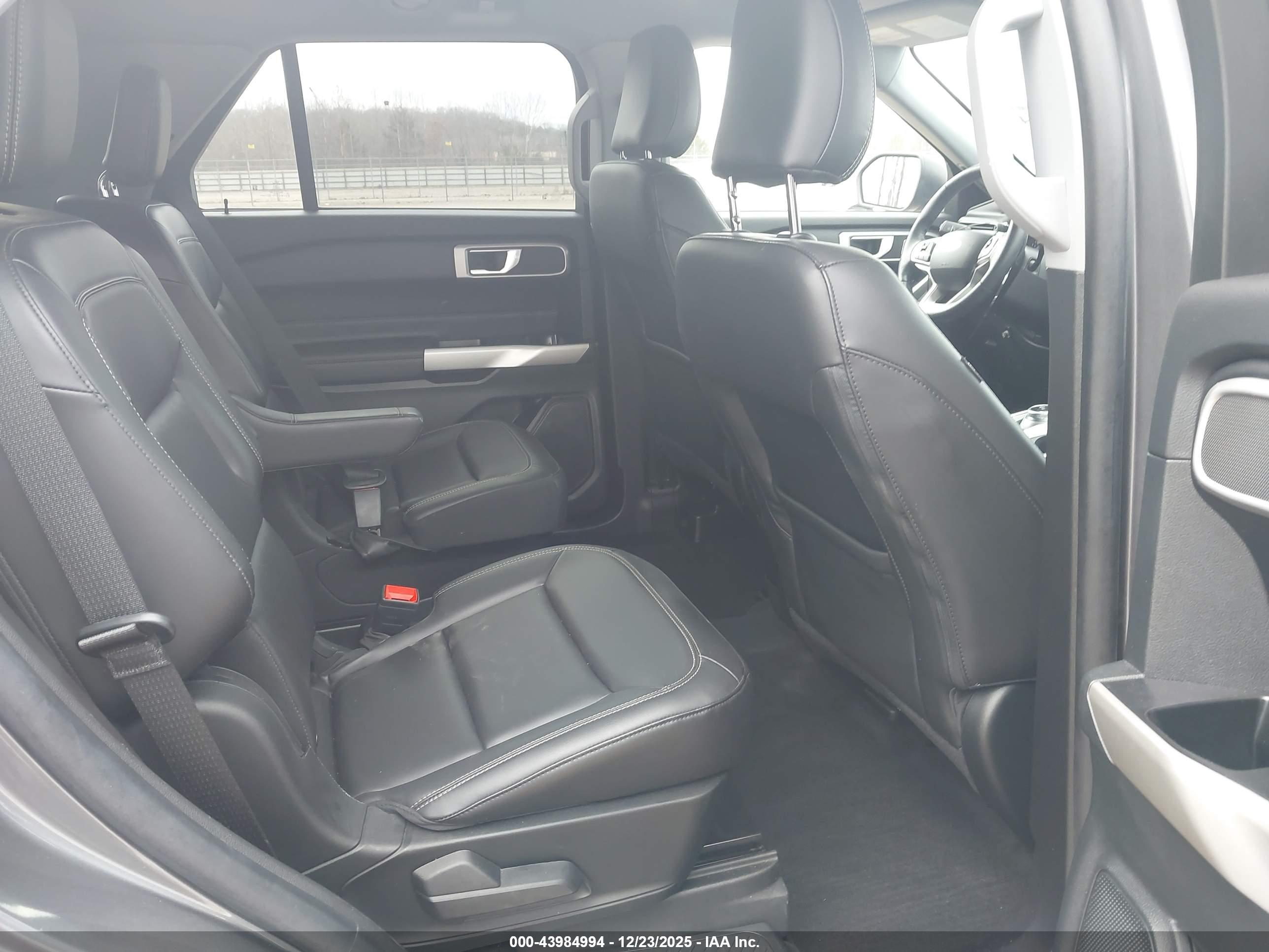 FORD EXPLORER image 8