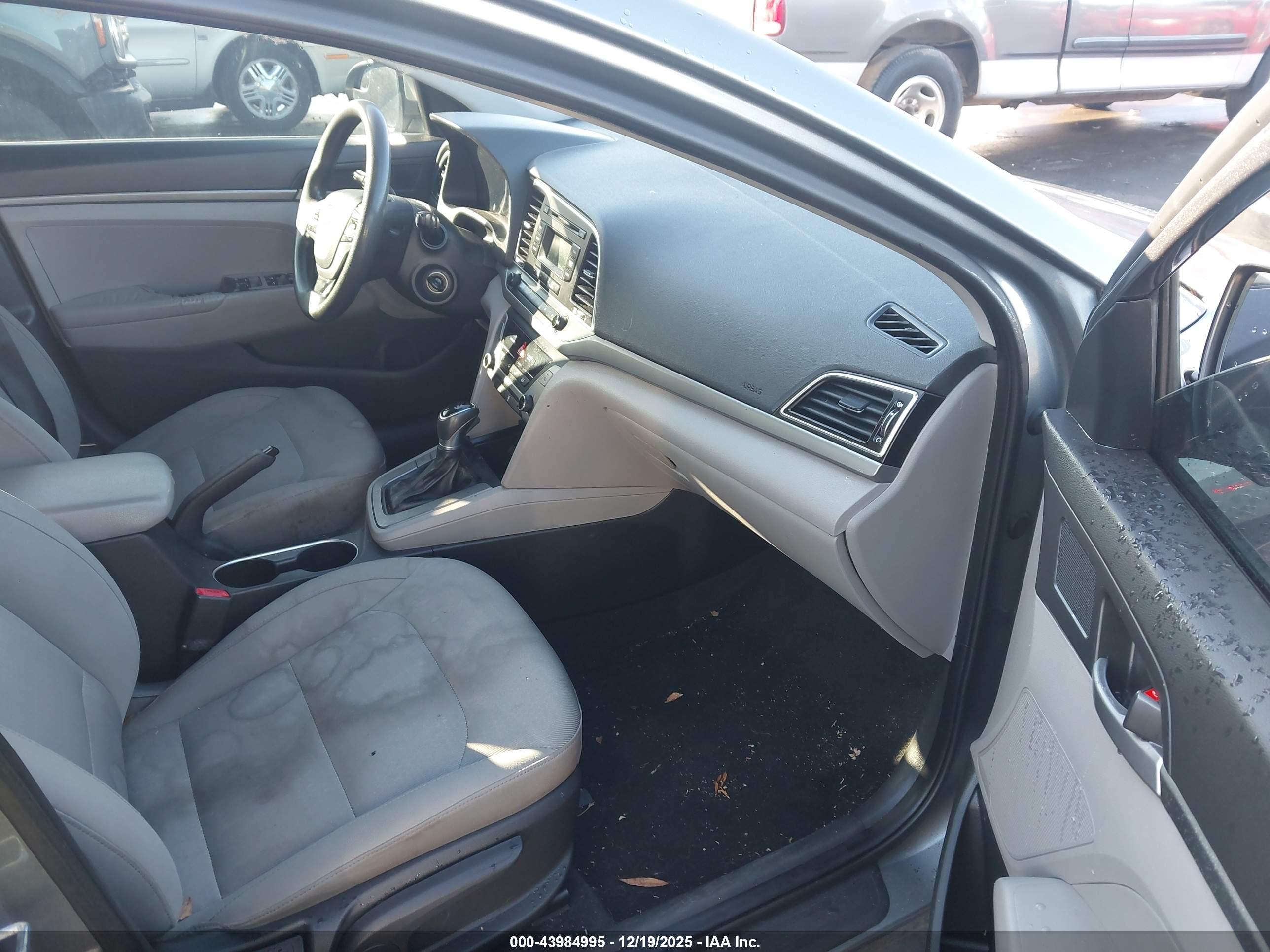 HYUNDAI ELANTRA image 5