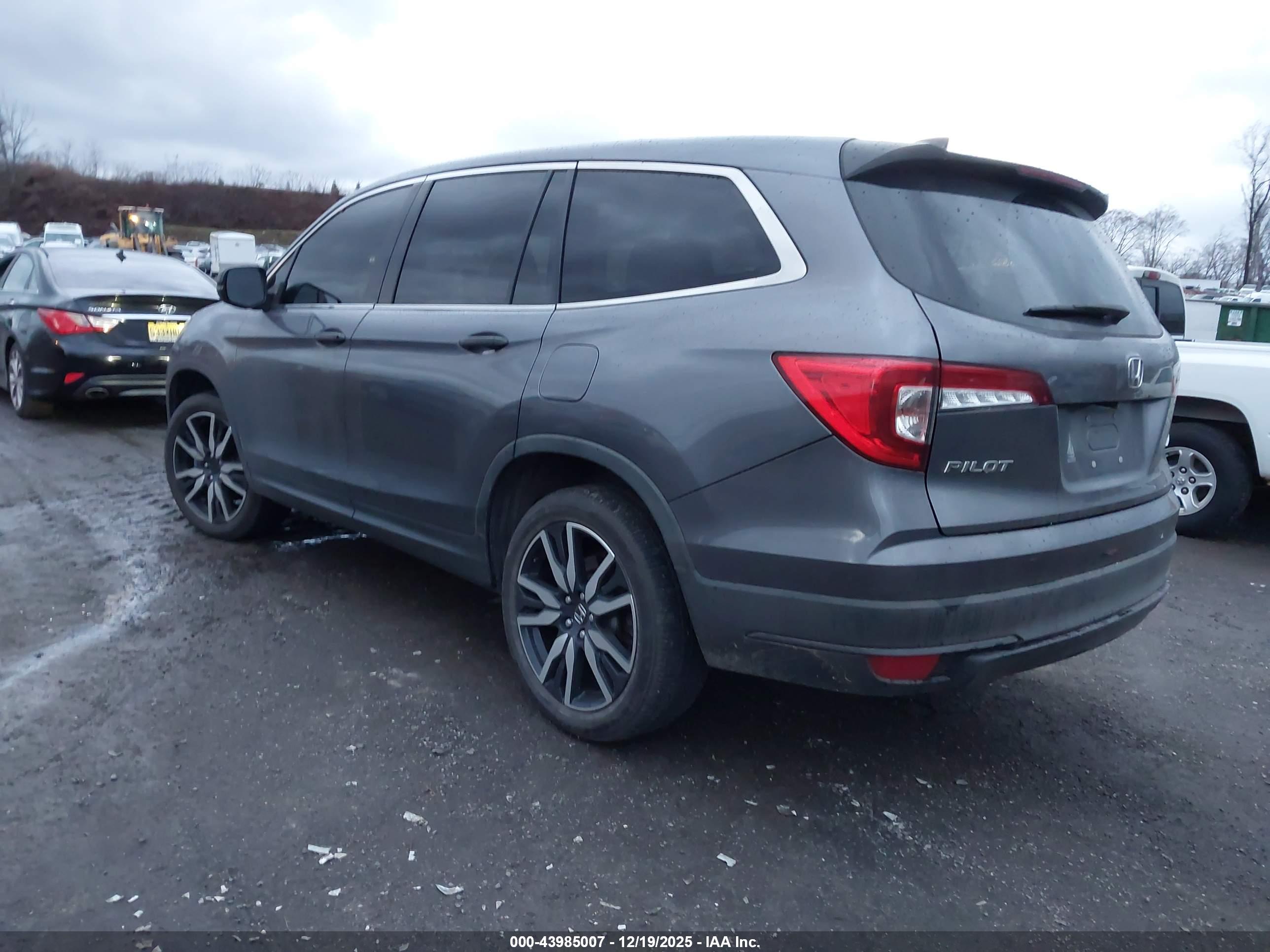 HONDA PILOT image 3