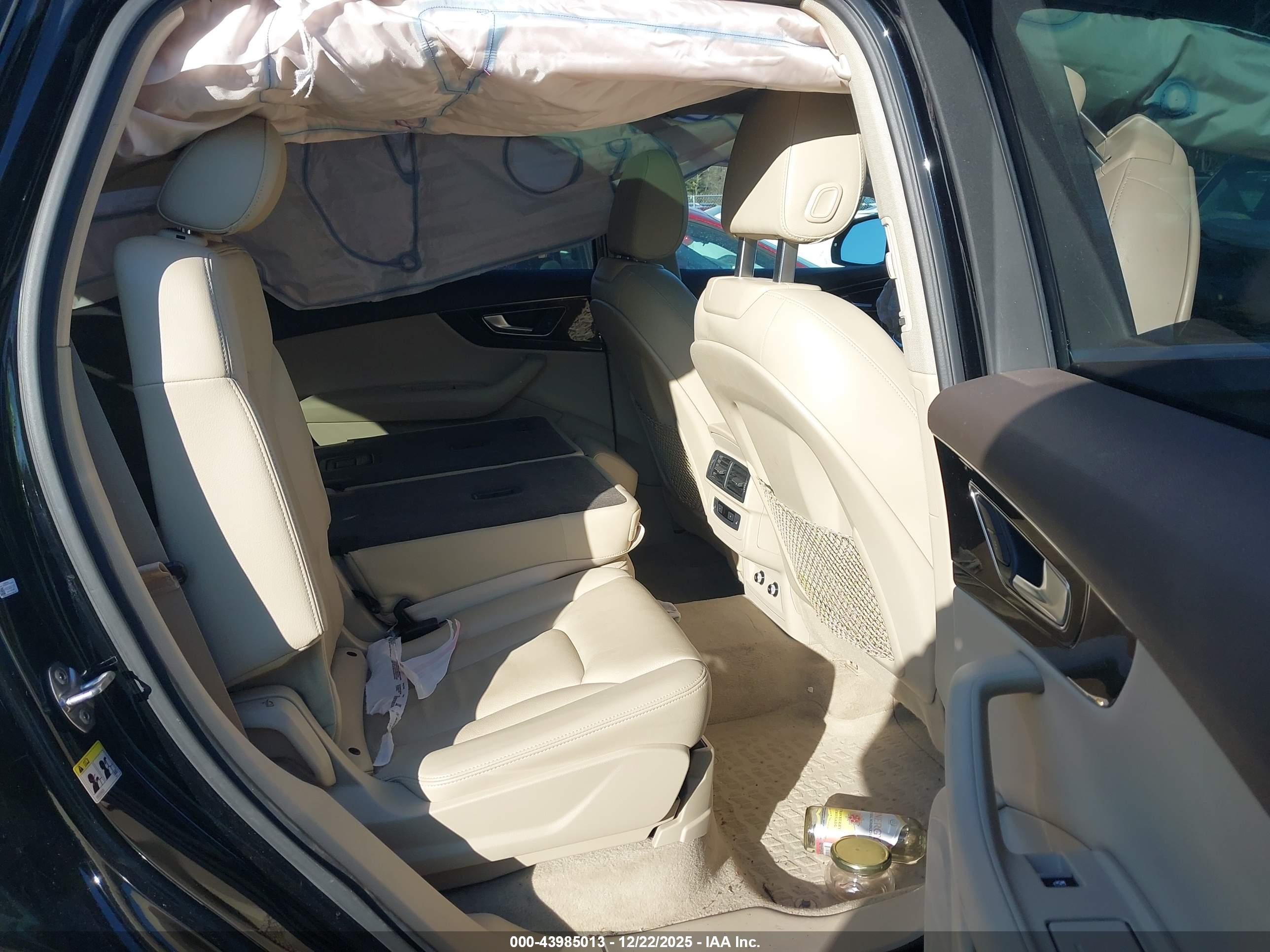 AUDI Q7 image 8