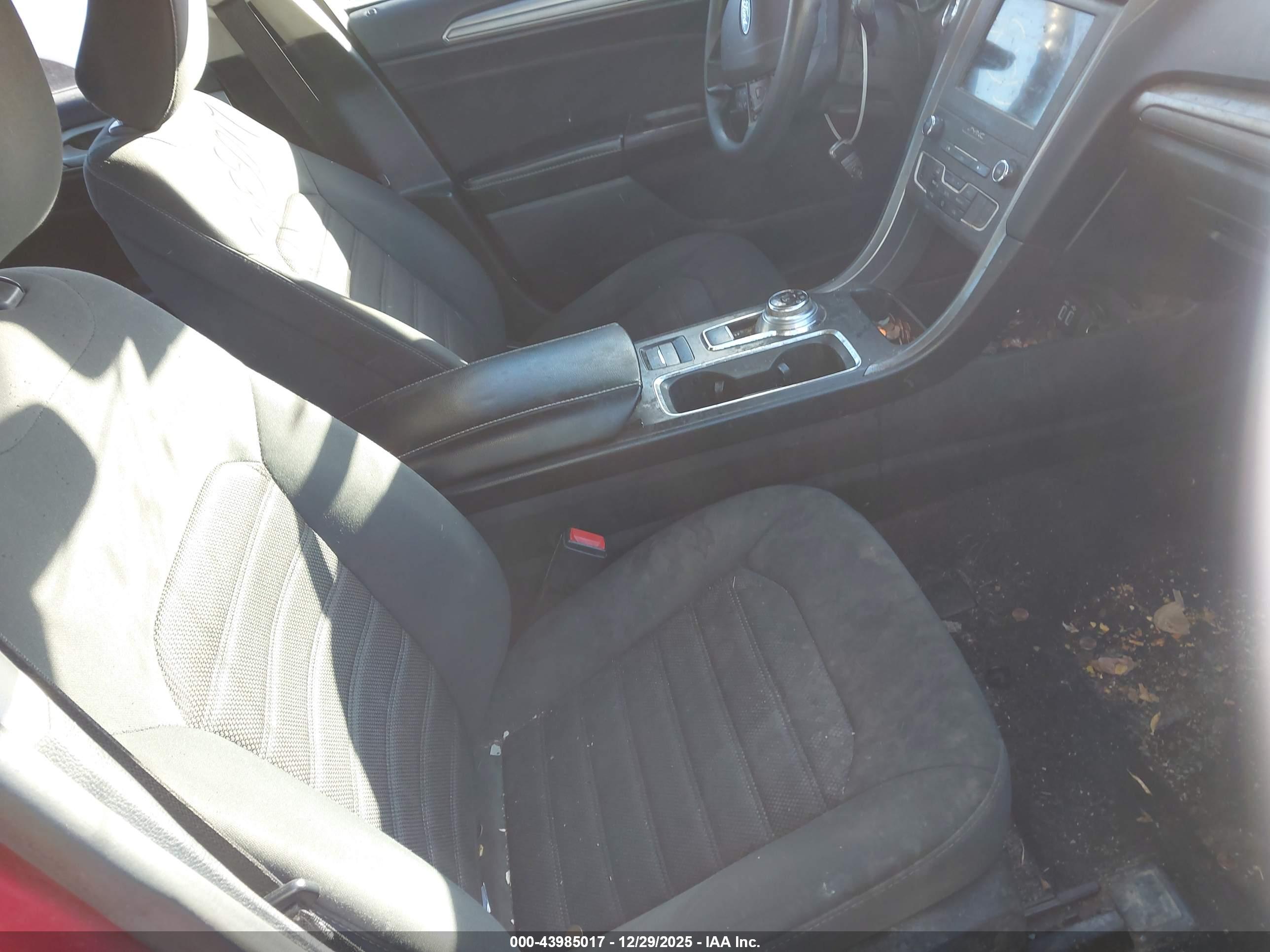FORD FUSION image 5