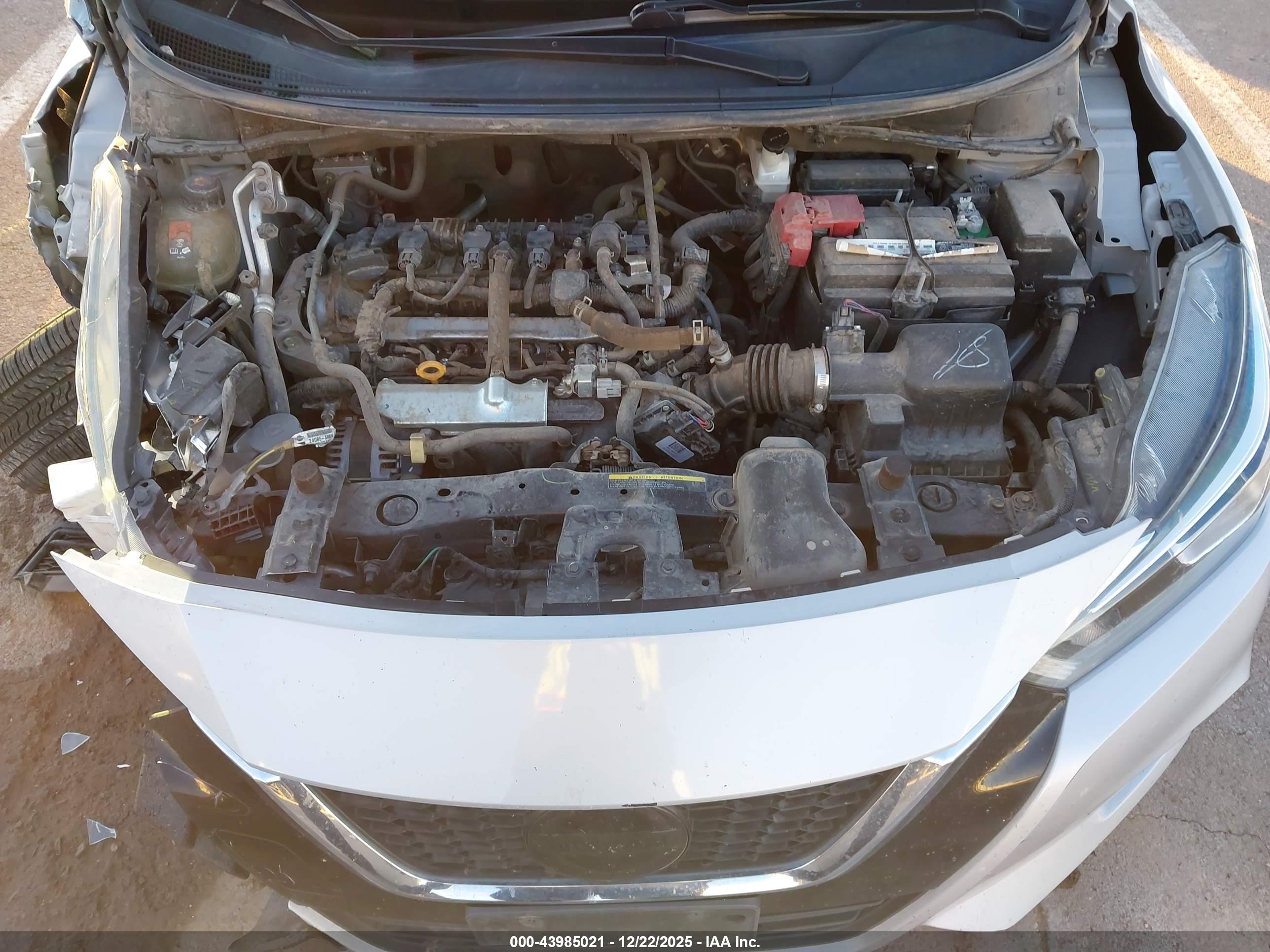NISSAN VERSA image 10