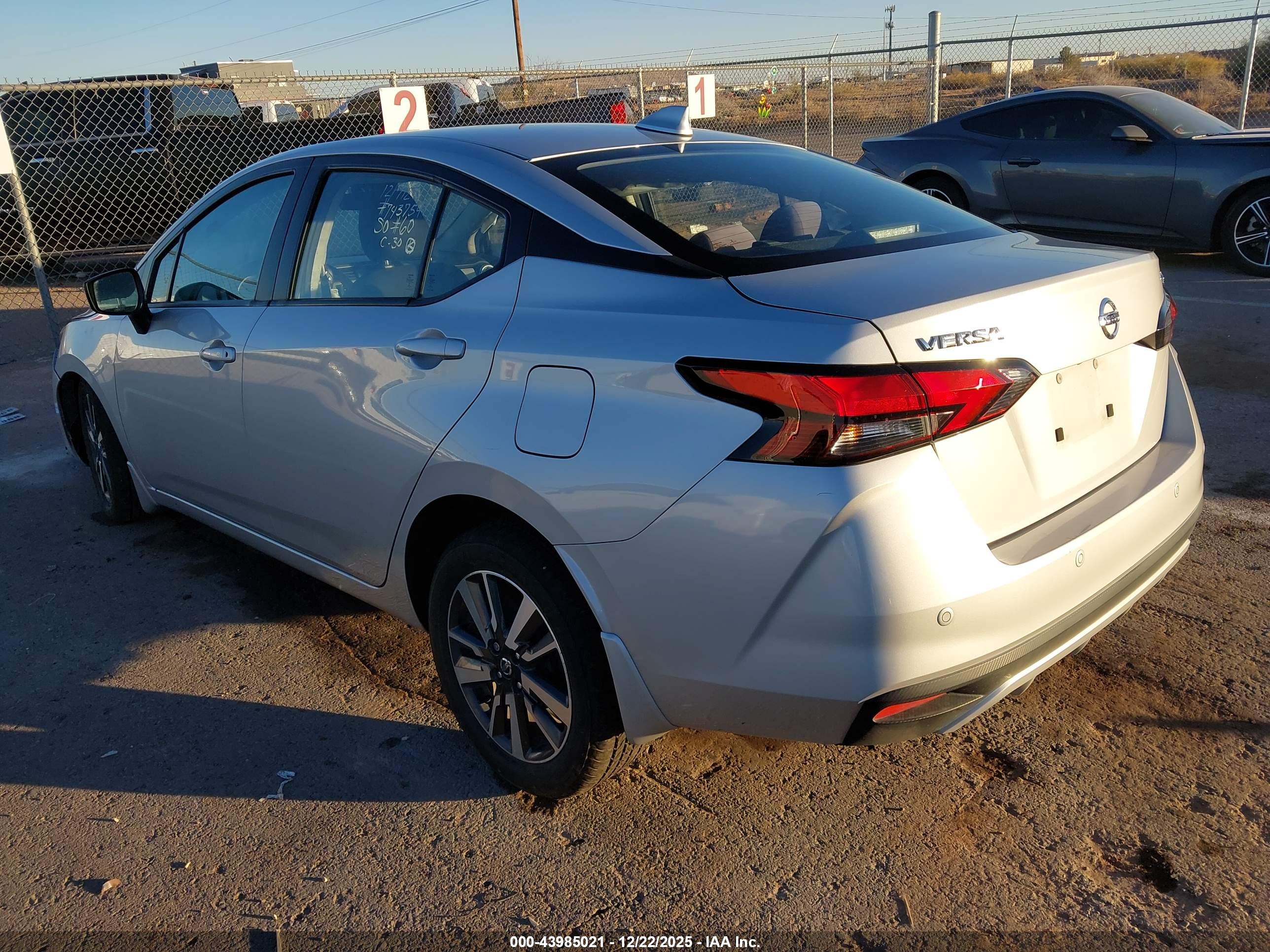 NISSAN VERSA image 3