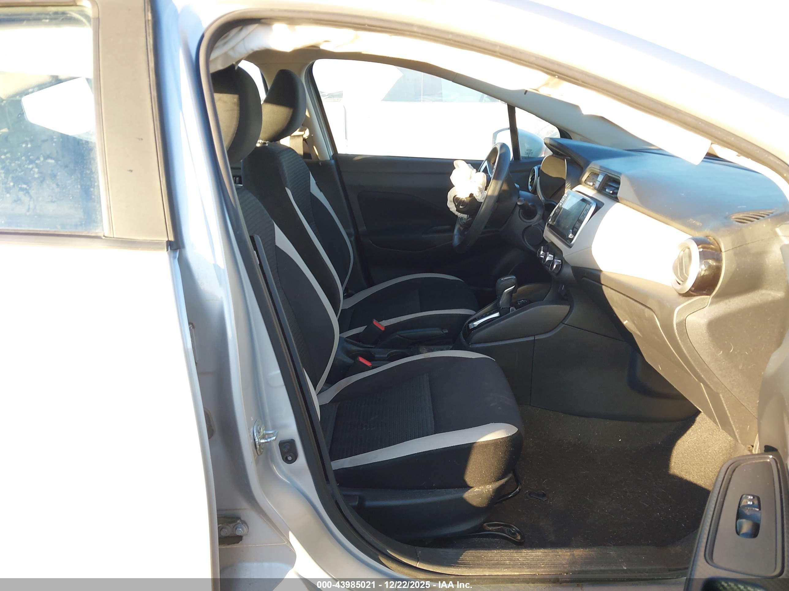 NISSAN VERSA image 5