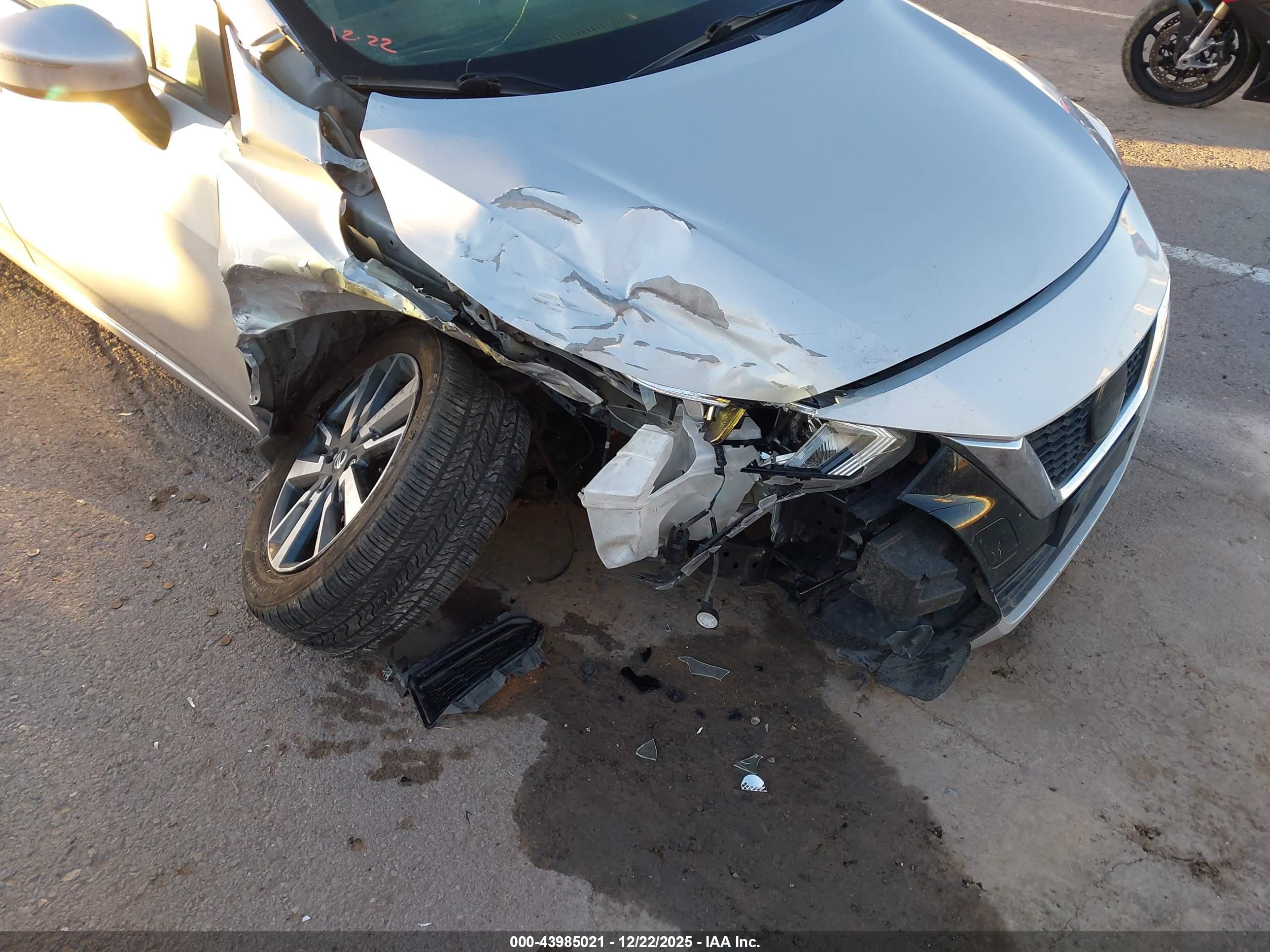 NISSAN VERSA image 6