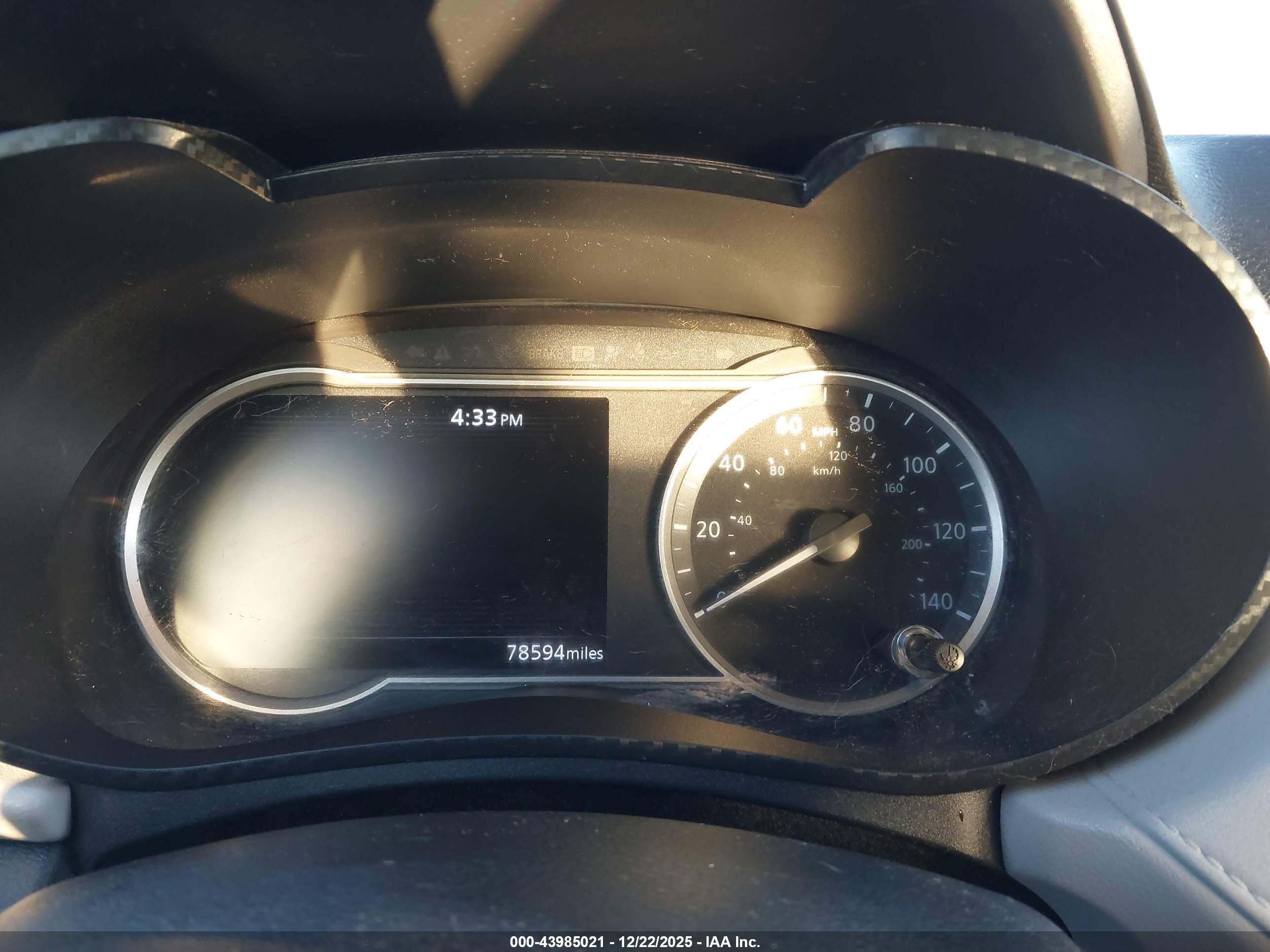 NISSAN VERSA image 7