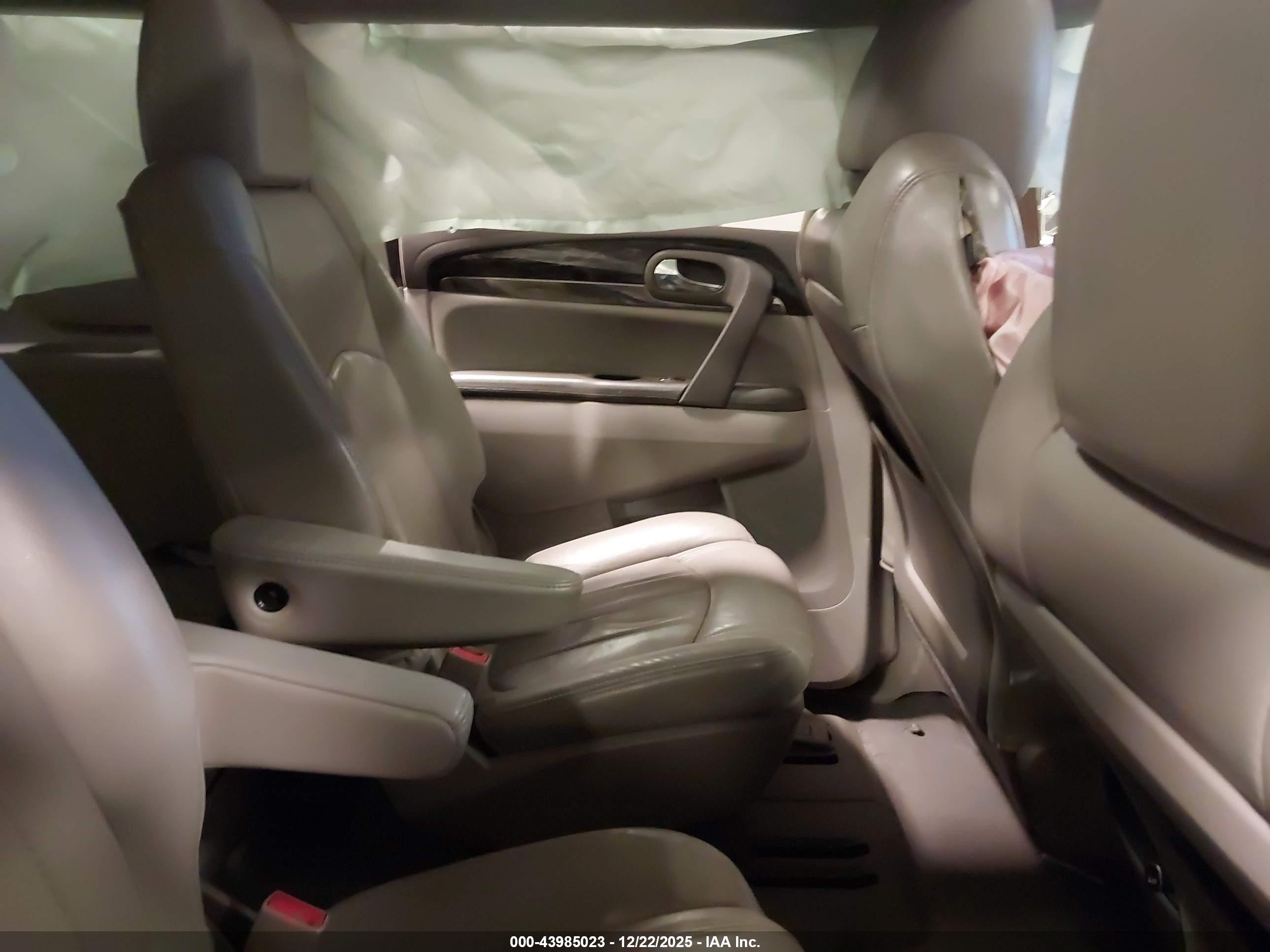 BUICK ENCLAVE image 8