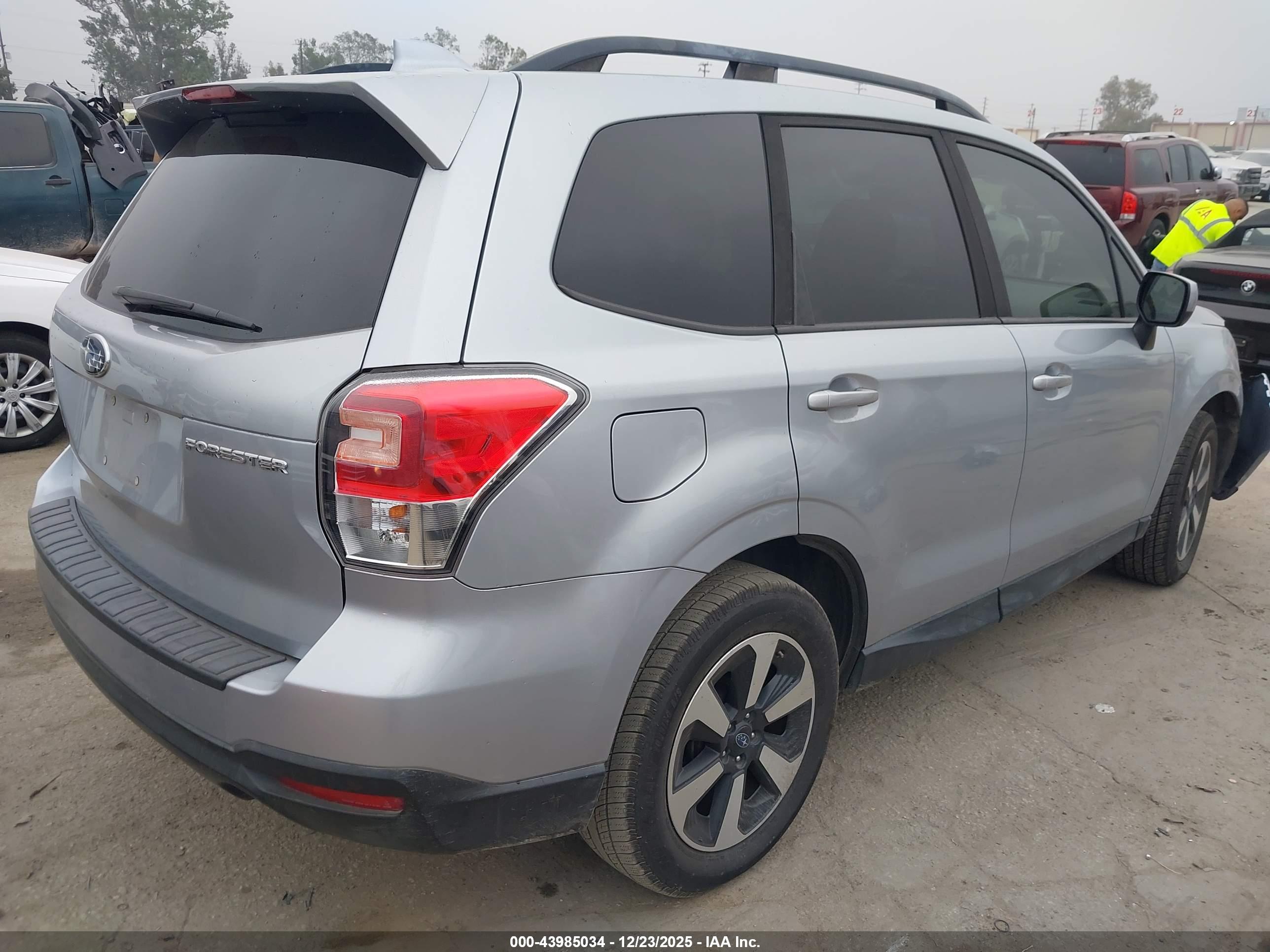 SUBARU FORESTER image 4