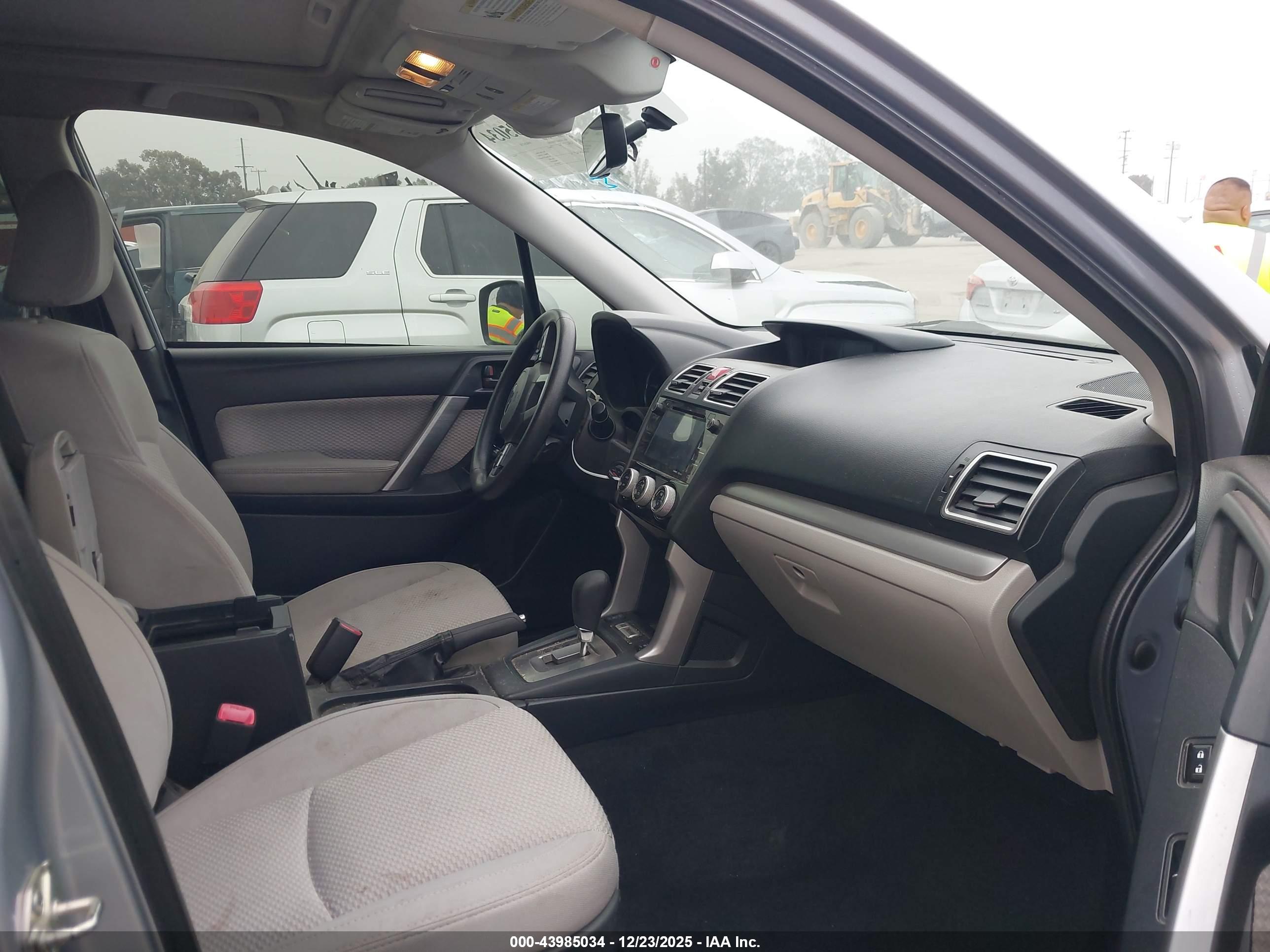 SUBARU FORESTER image 5