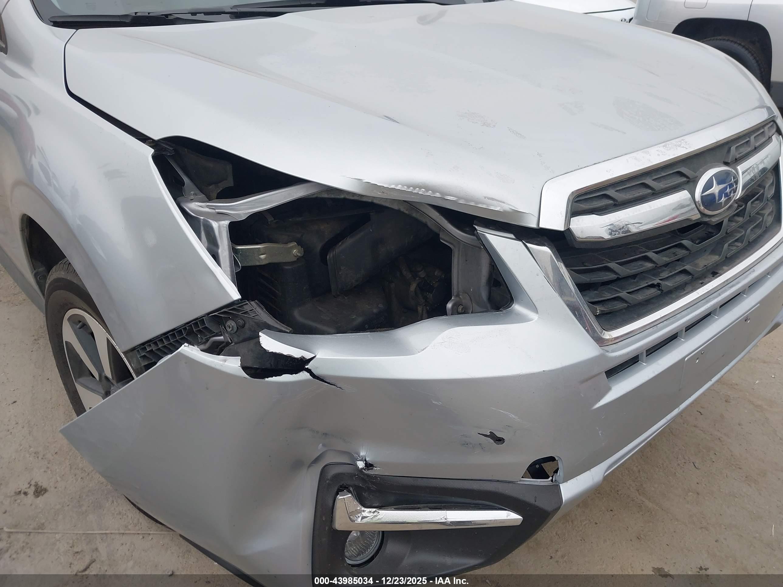 SUBARU FORESTER image 6
