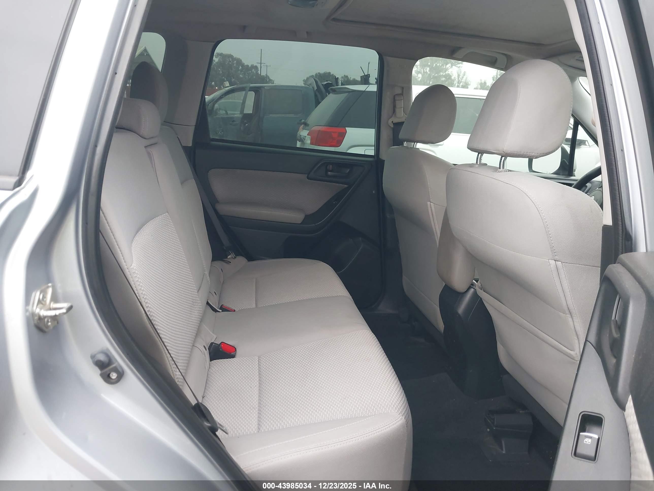 SUBARU FORESTER image 8