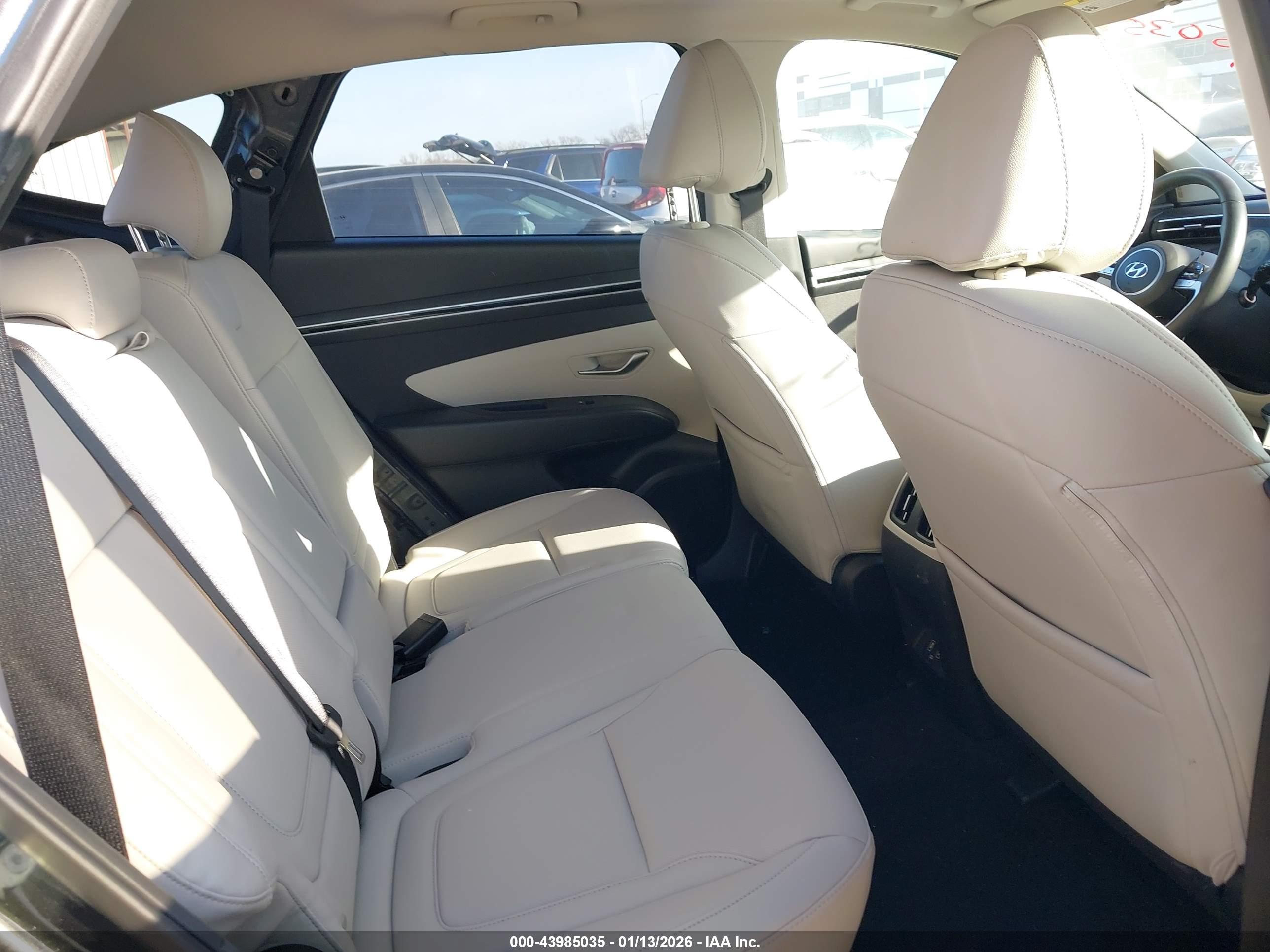 HYUNDAI TUCSON image 8