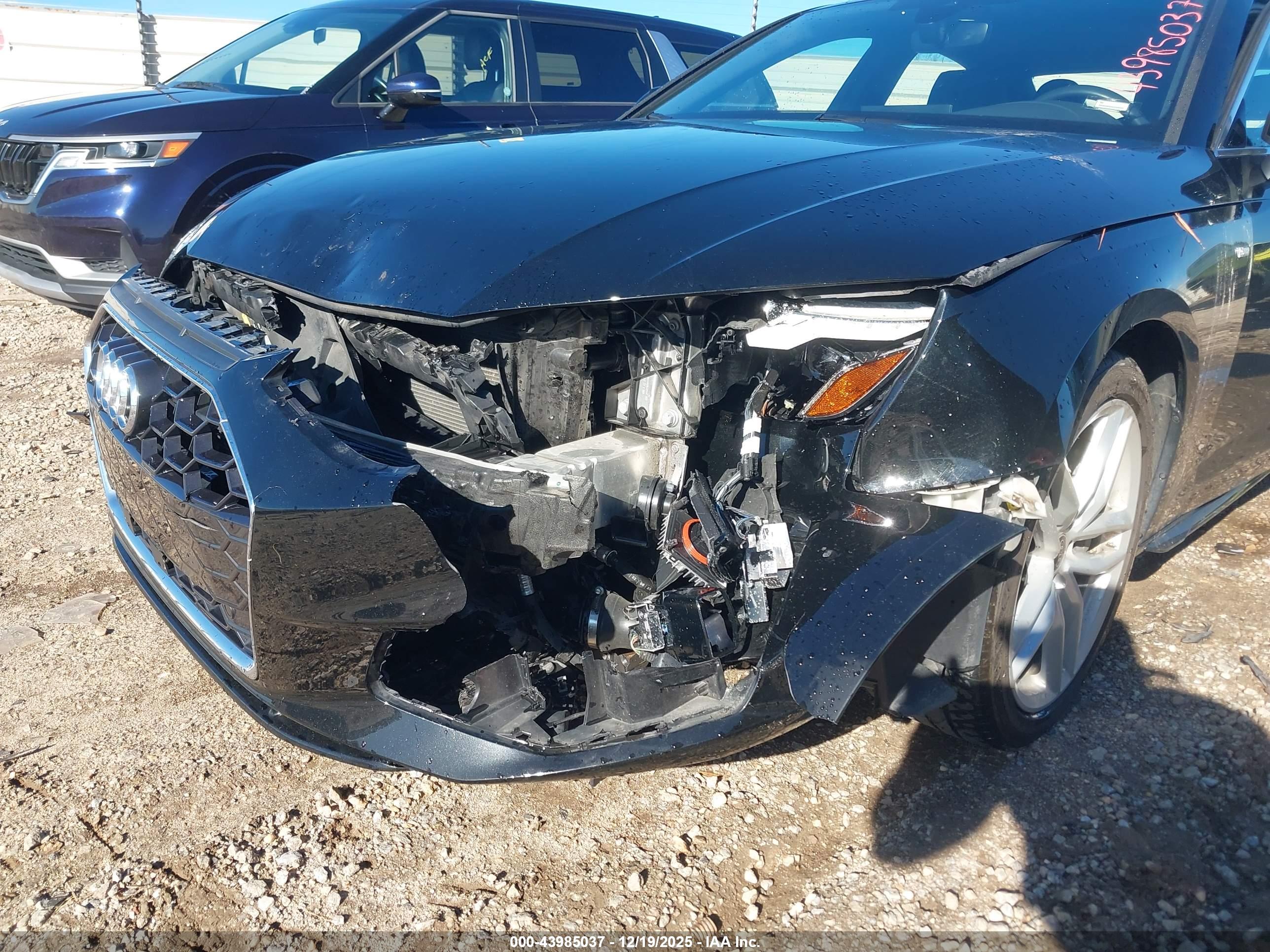 AUDI A4 image 6