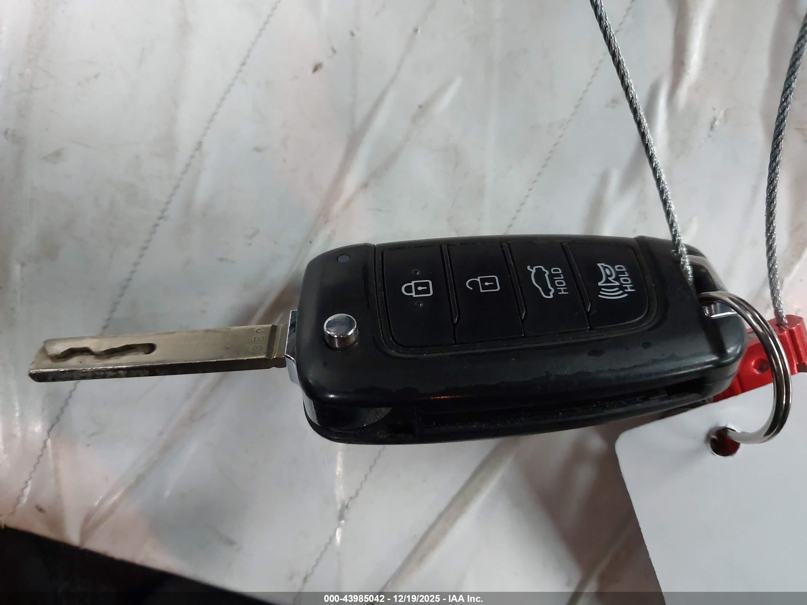 HYUNDAI ELANTRA image 11