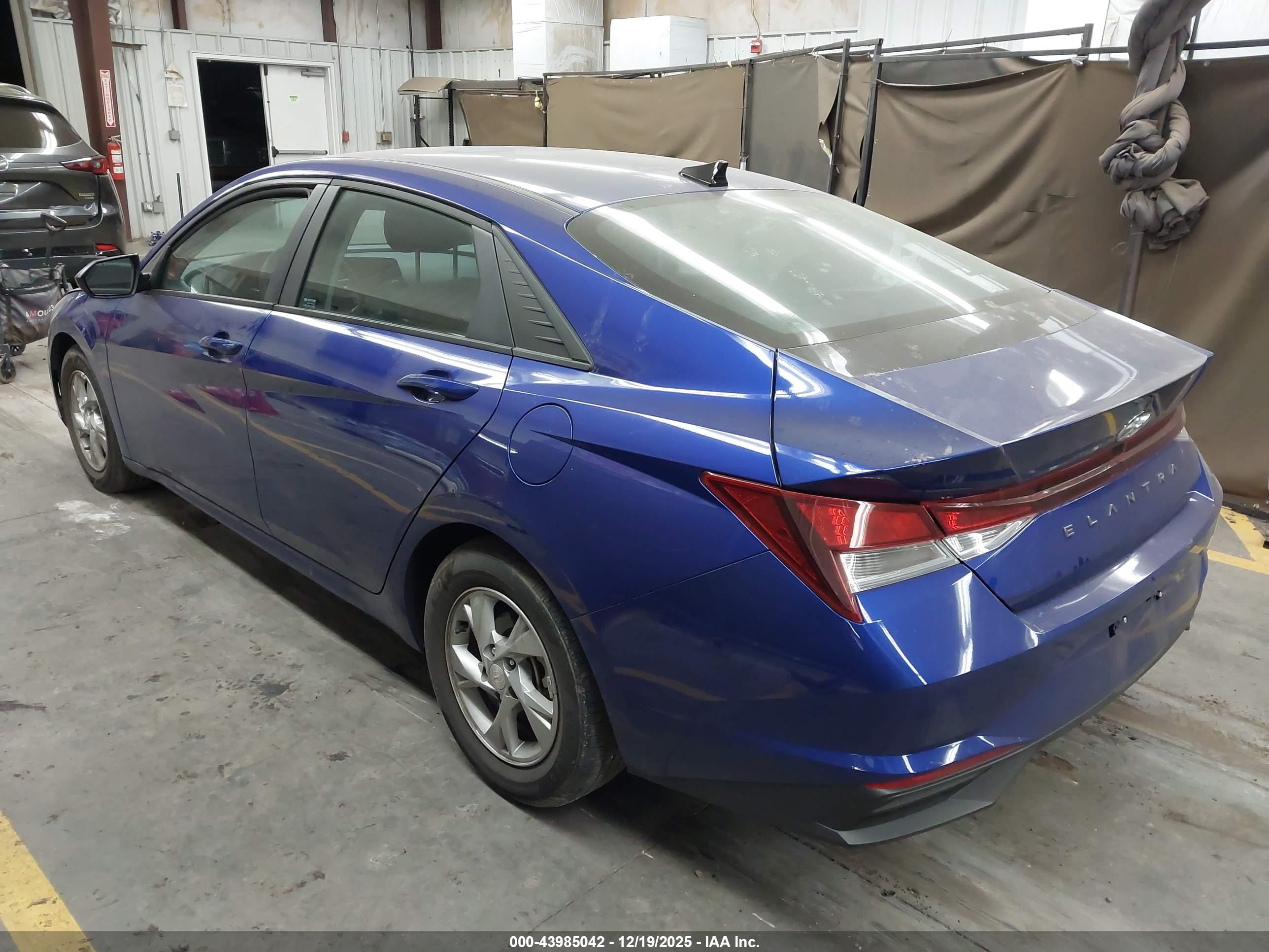 HYUNDAI ELANTRA image 3