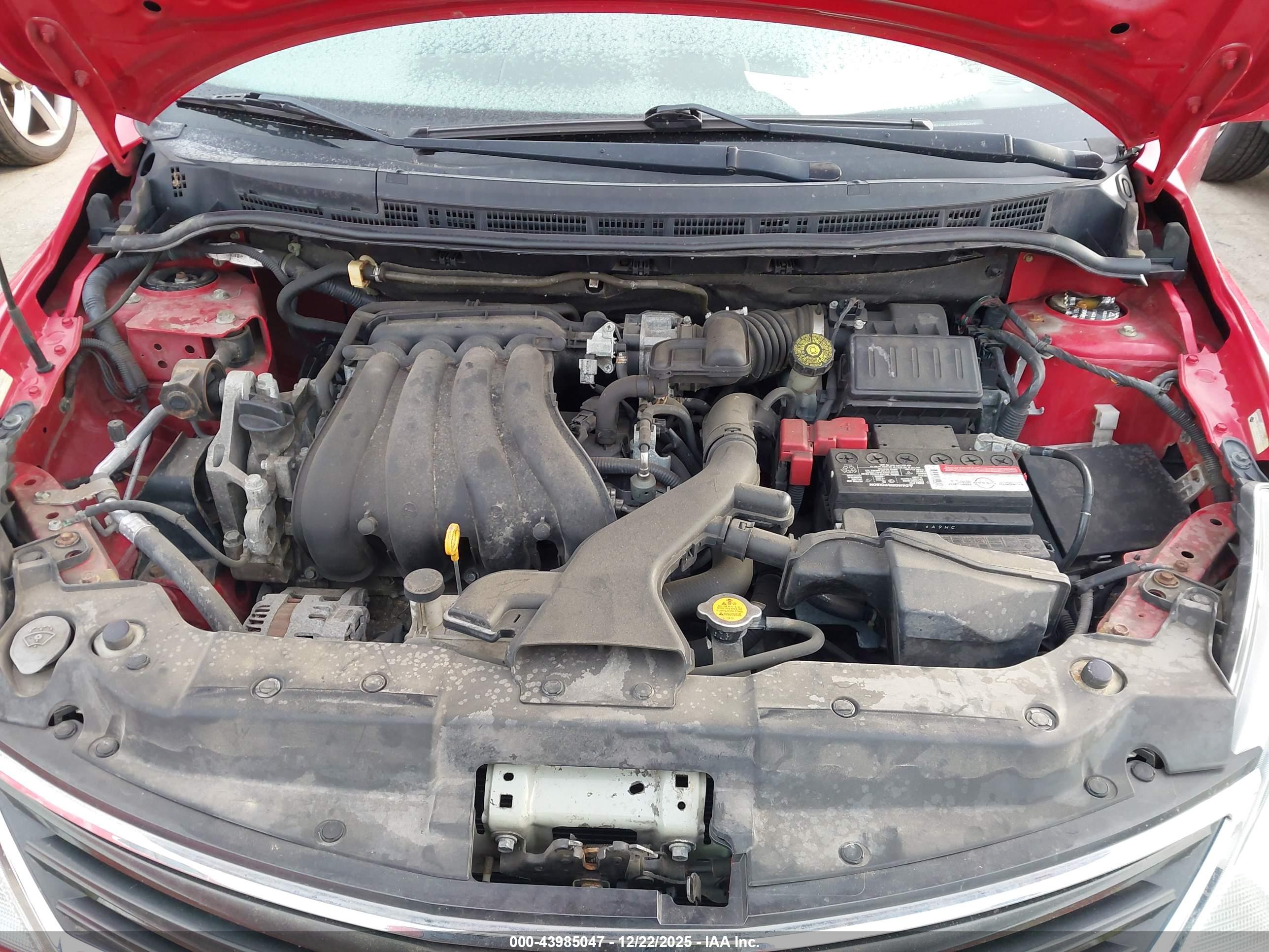 NISSAN VERSA image 10